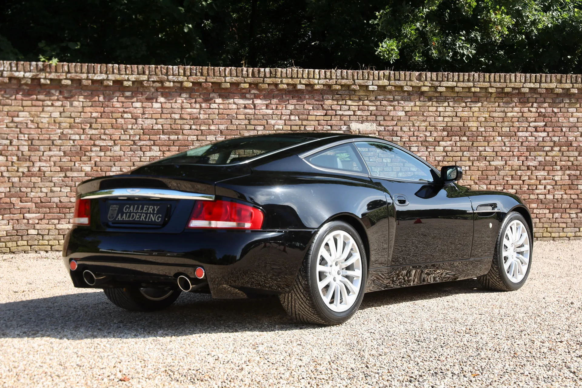 2002 Aston Martin V12 Vanquish, 2/30