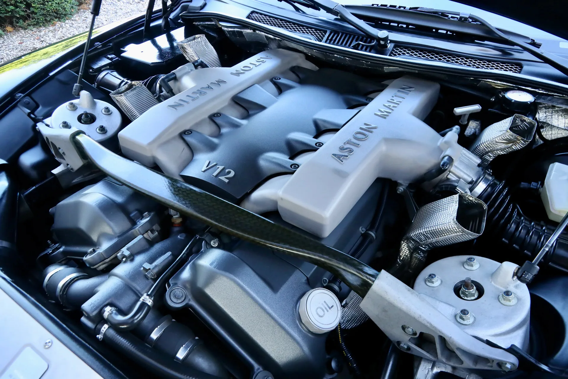 2002 Aston Martin V12 Vanquish, 4/30