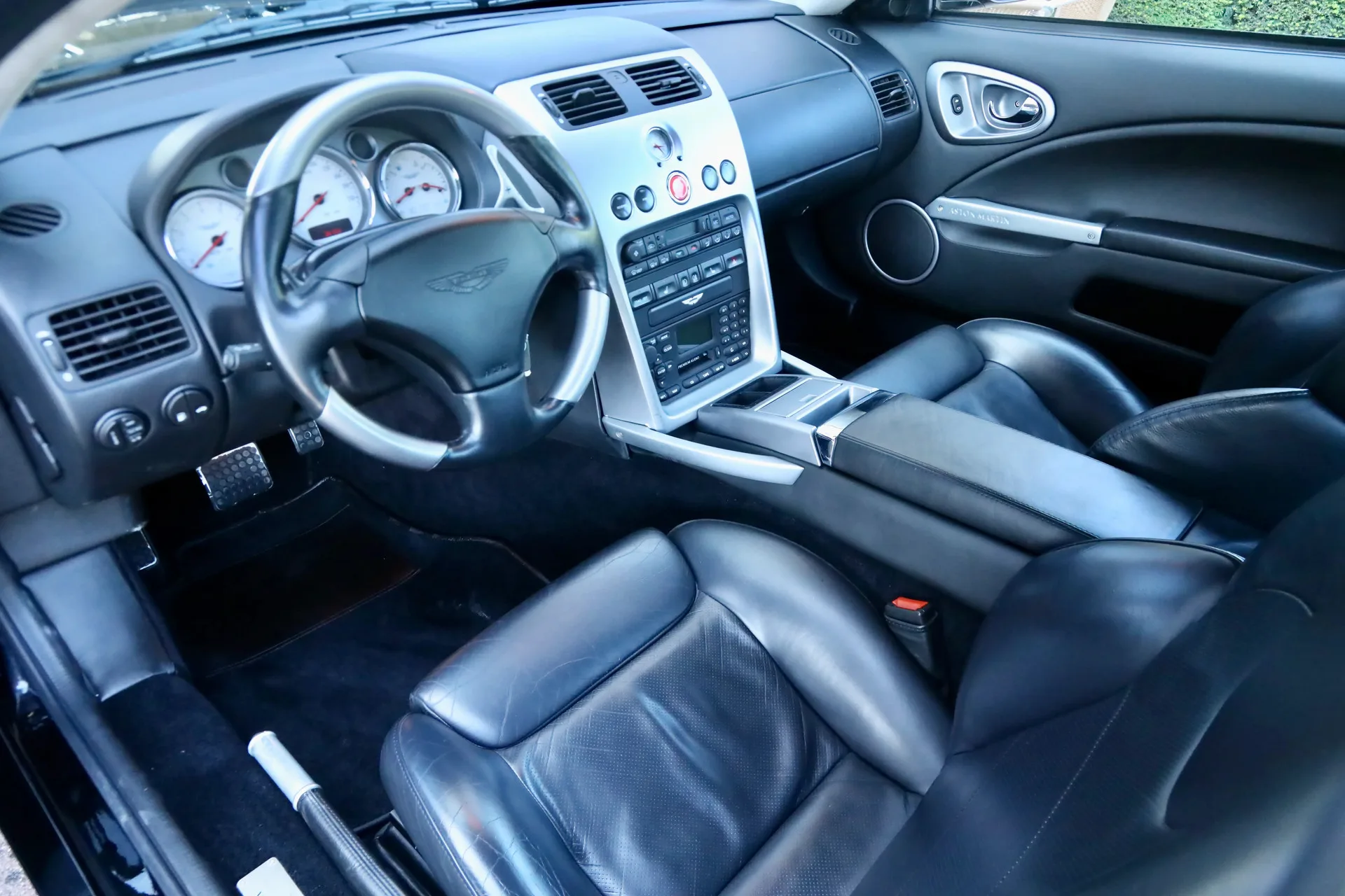 2002 Aston Martin V12 Vanquish, 9/30