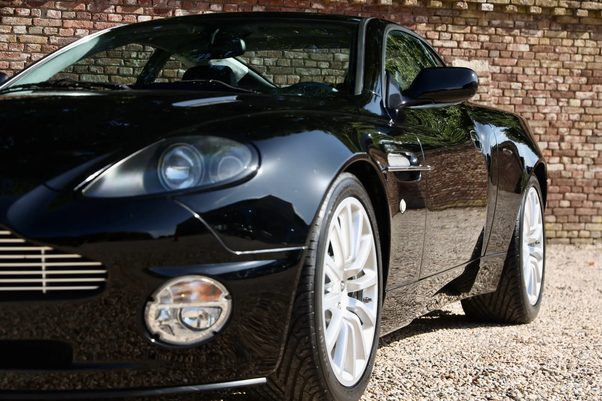 2002 Aston Martin V12 Vanquish, 10/30