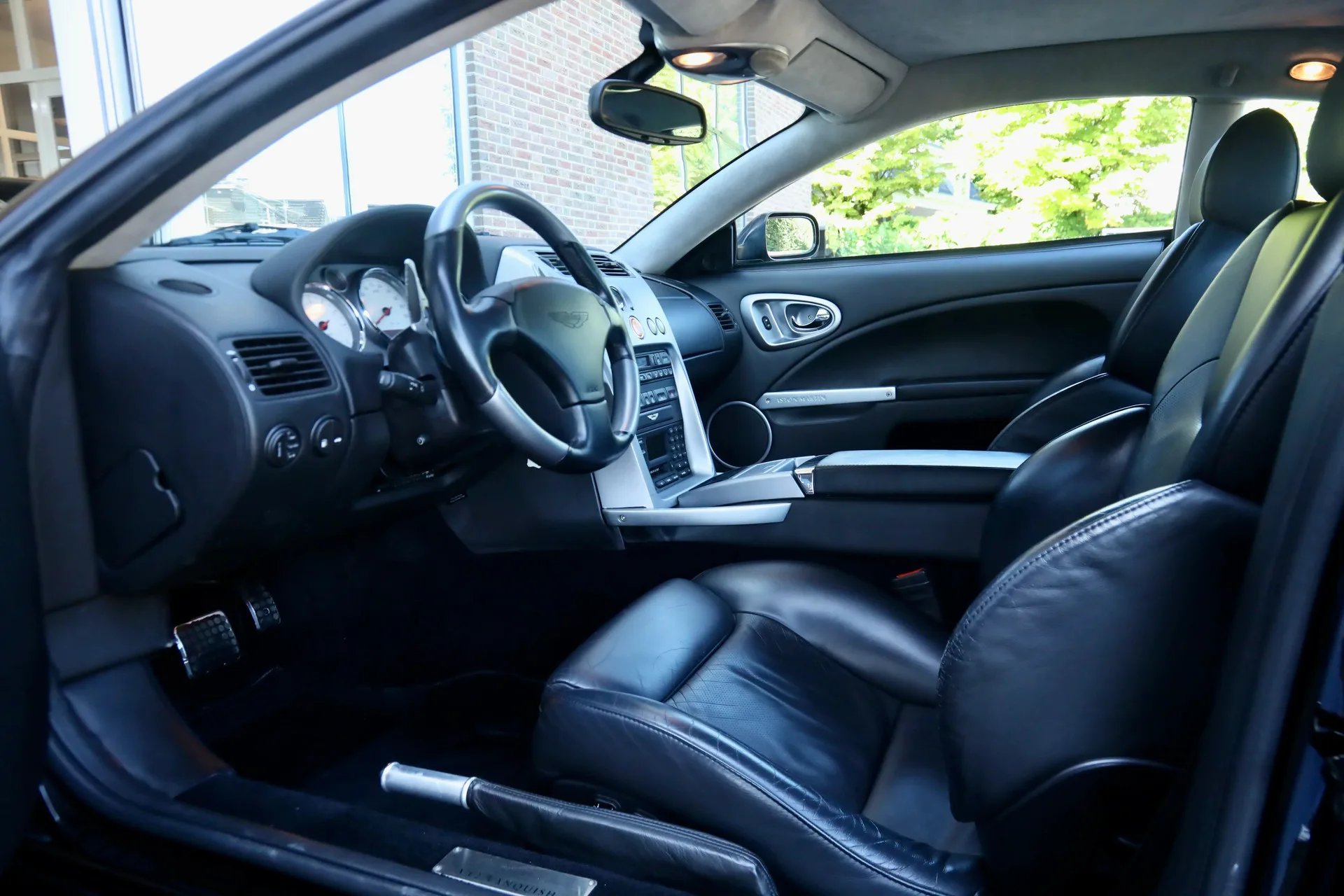 2002 Aston Martin V12 Vanquish, 11/30