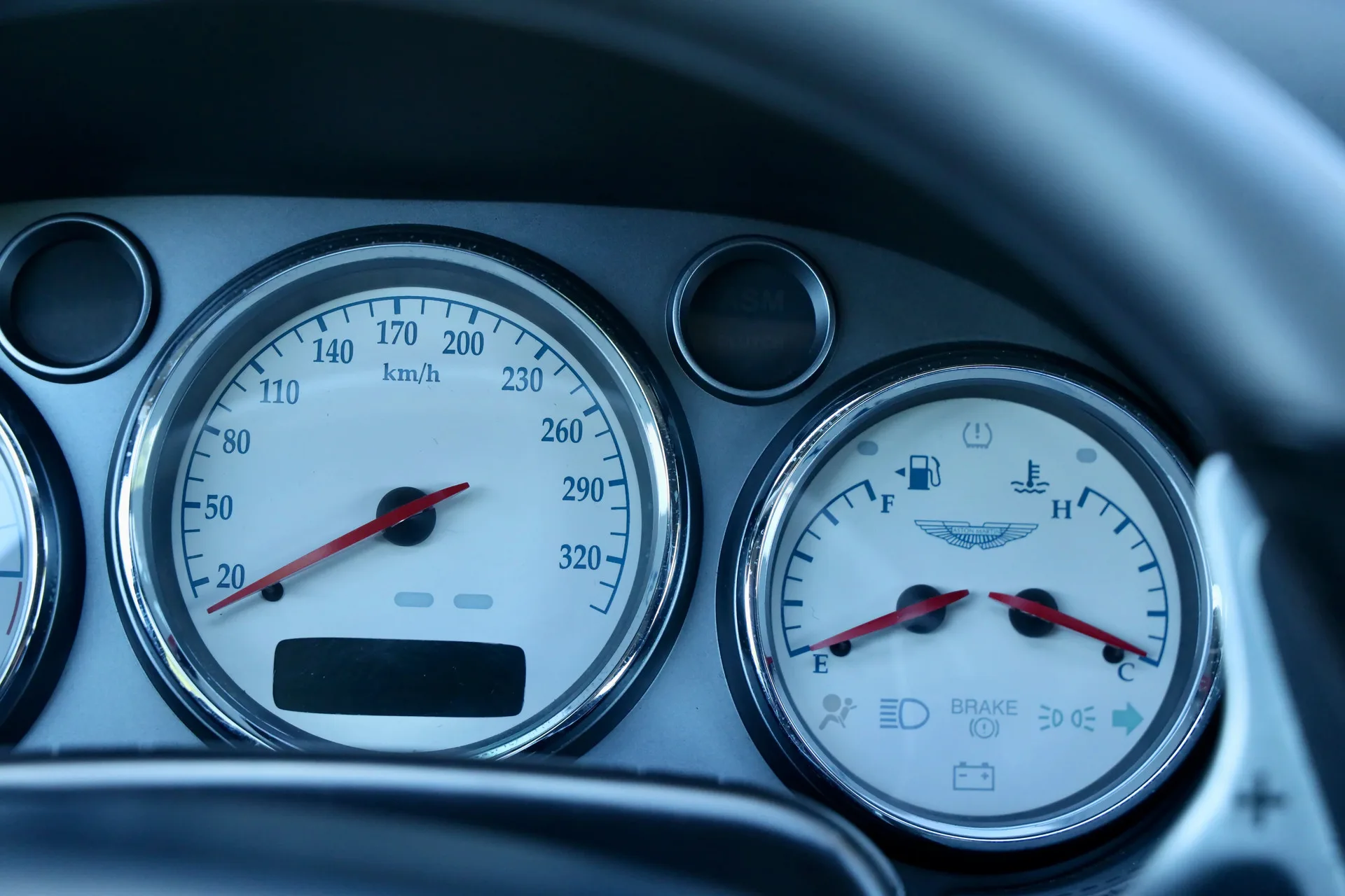 2002 Aston Martin V12 Vanquish, 14/30