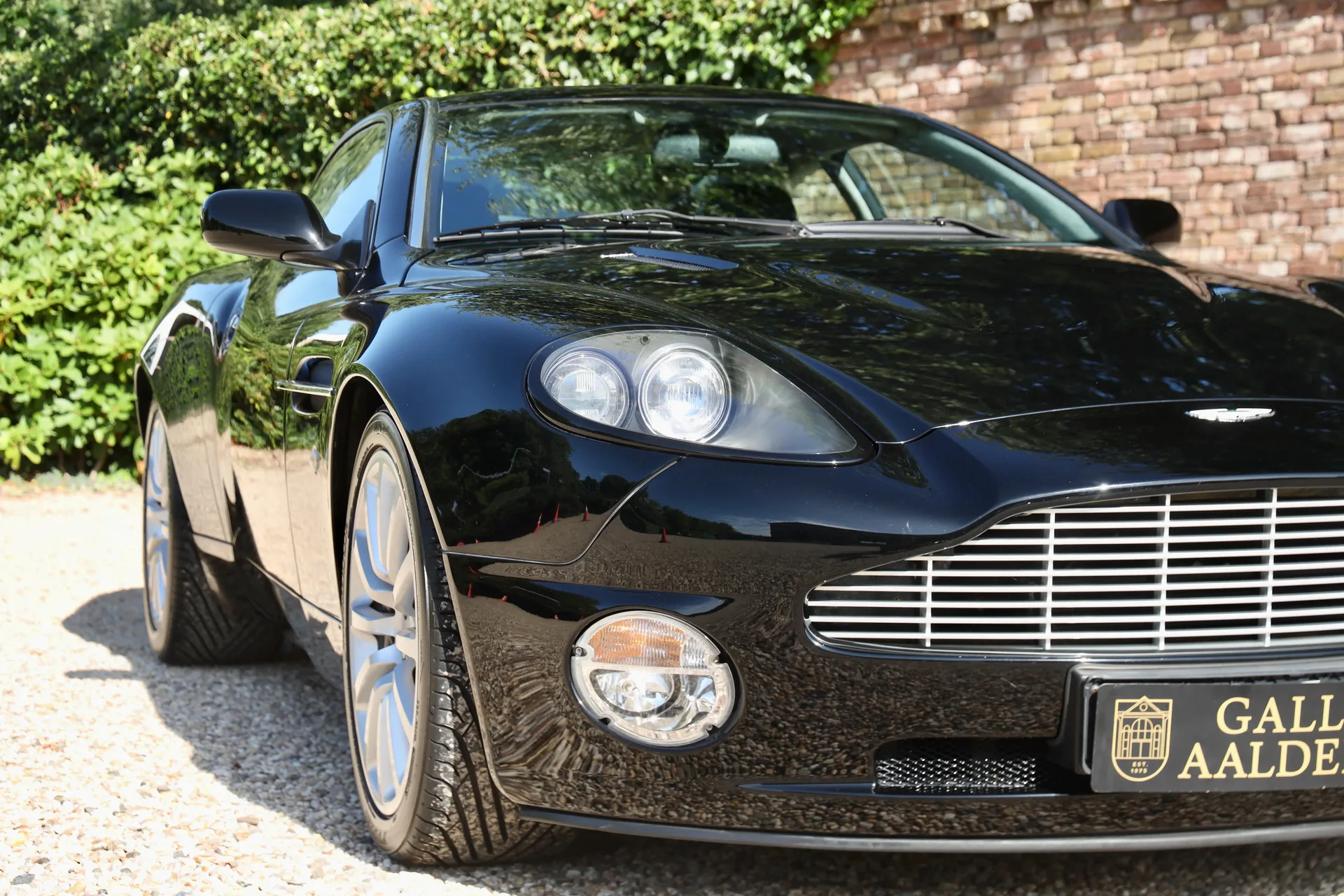 2002 Aston Martin V12 Vanquish, 16/30