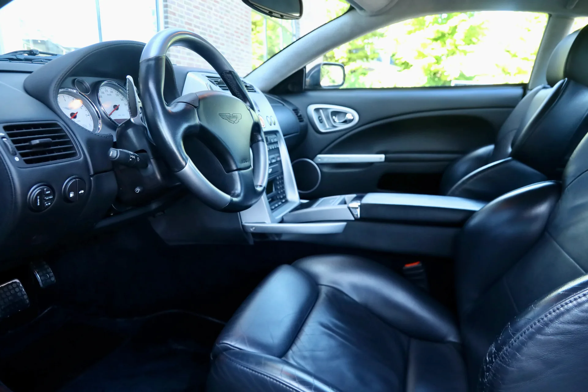 2002 Aston Martin V12 Vanquish, 27/30