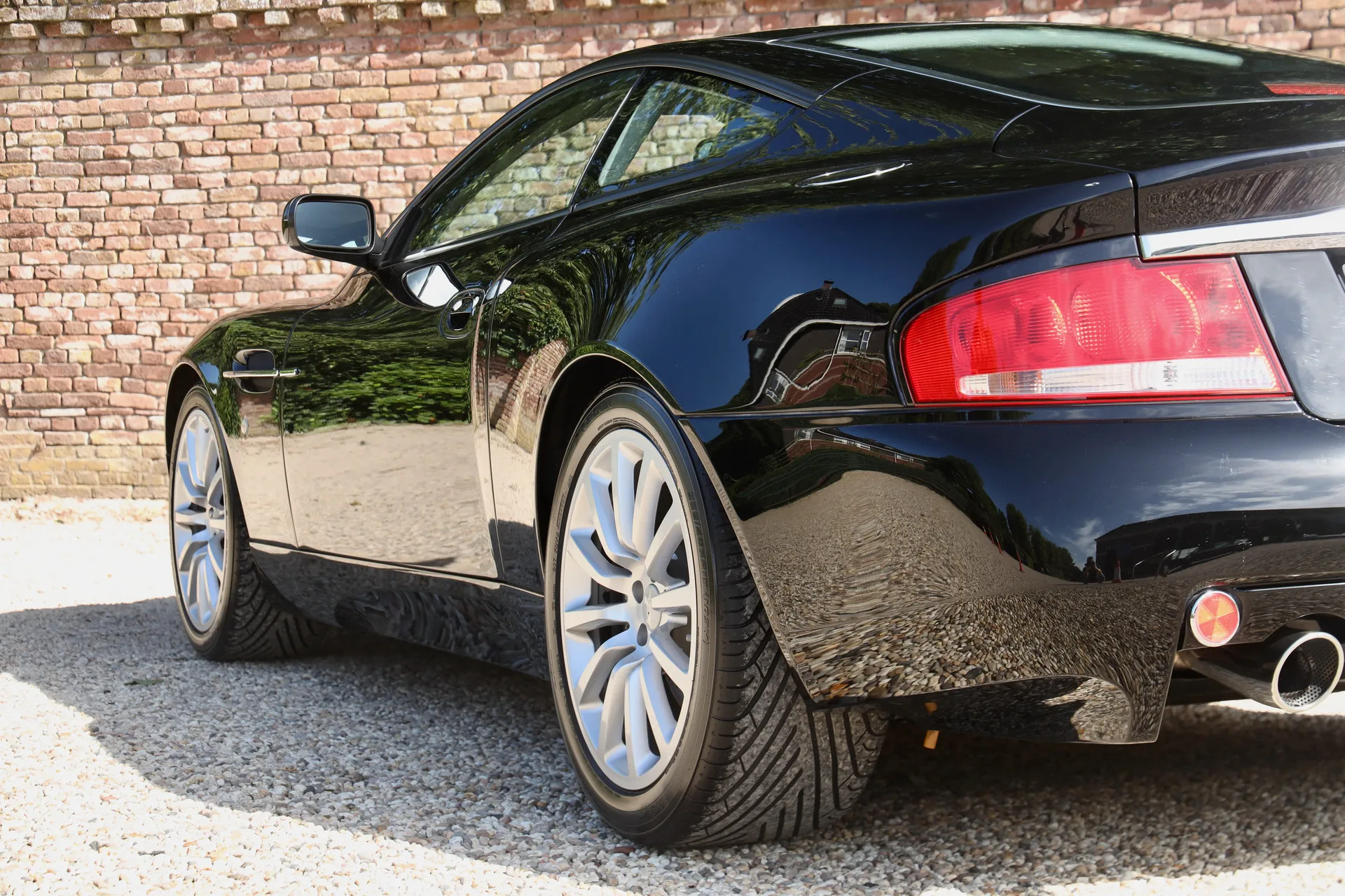 2002 Aston Martin V12 Vanquish, 28/30