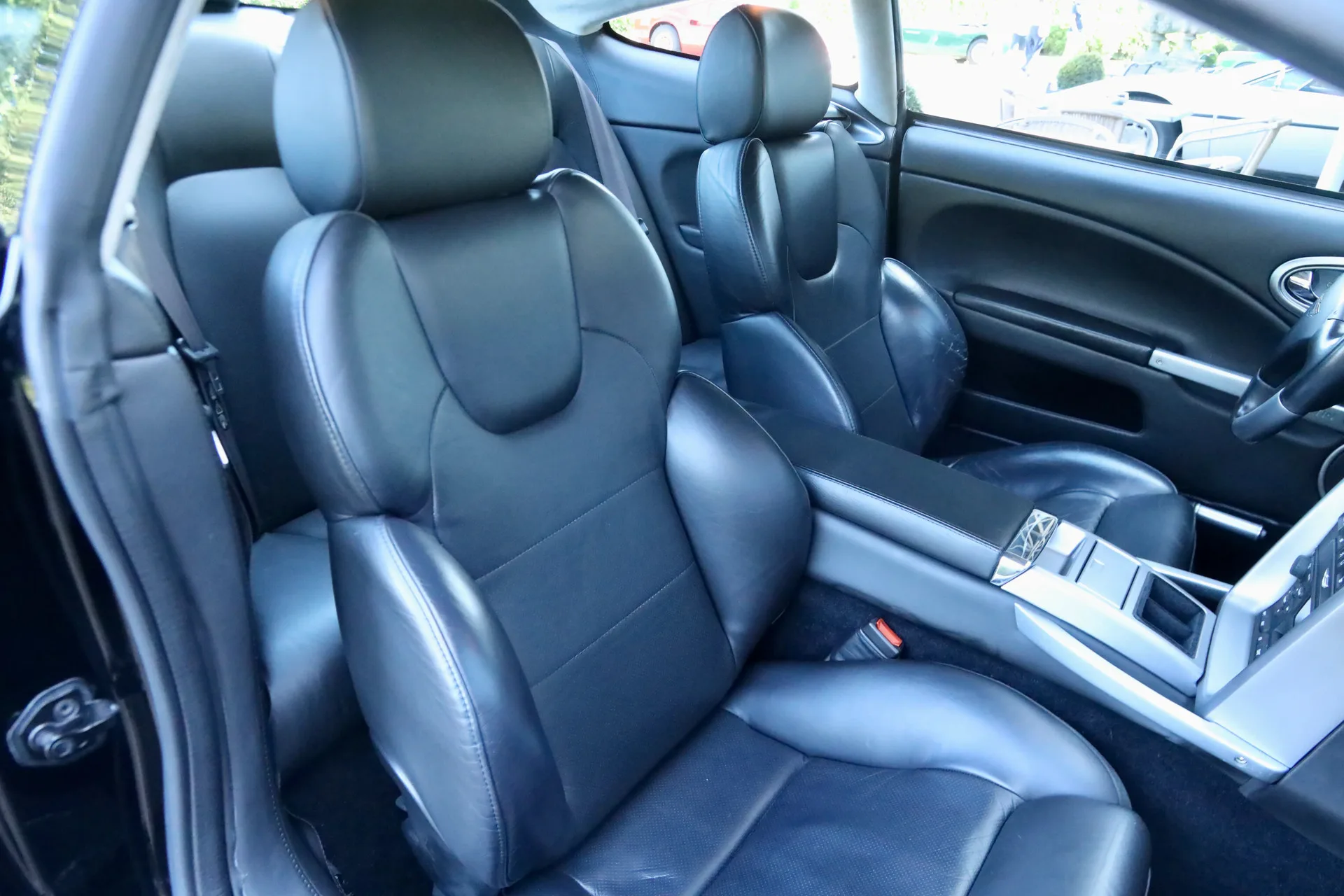 2002 Aston Martin V12 Vanquish, 29/30