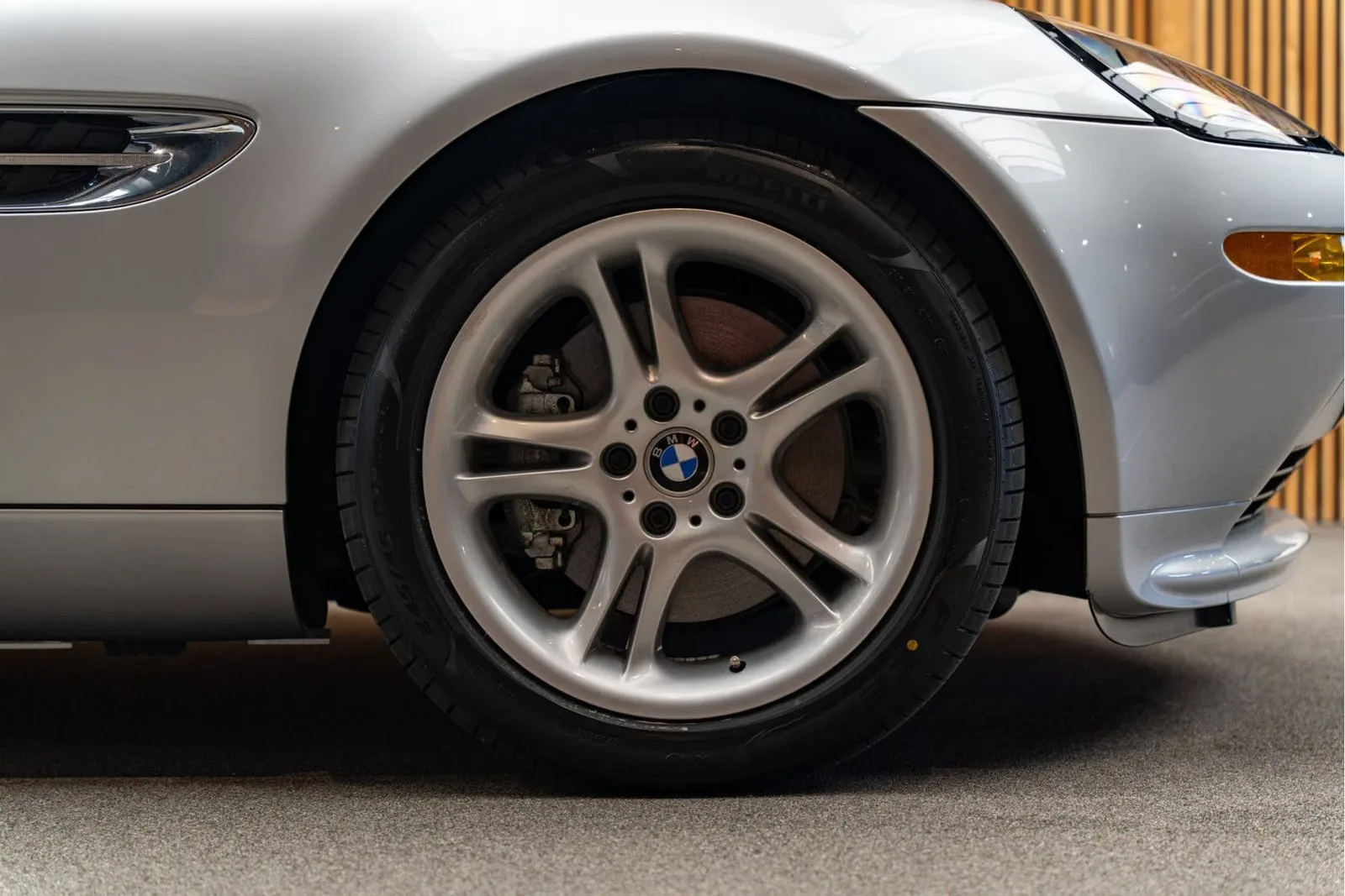 2002 BMW Z8, 15/30