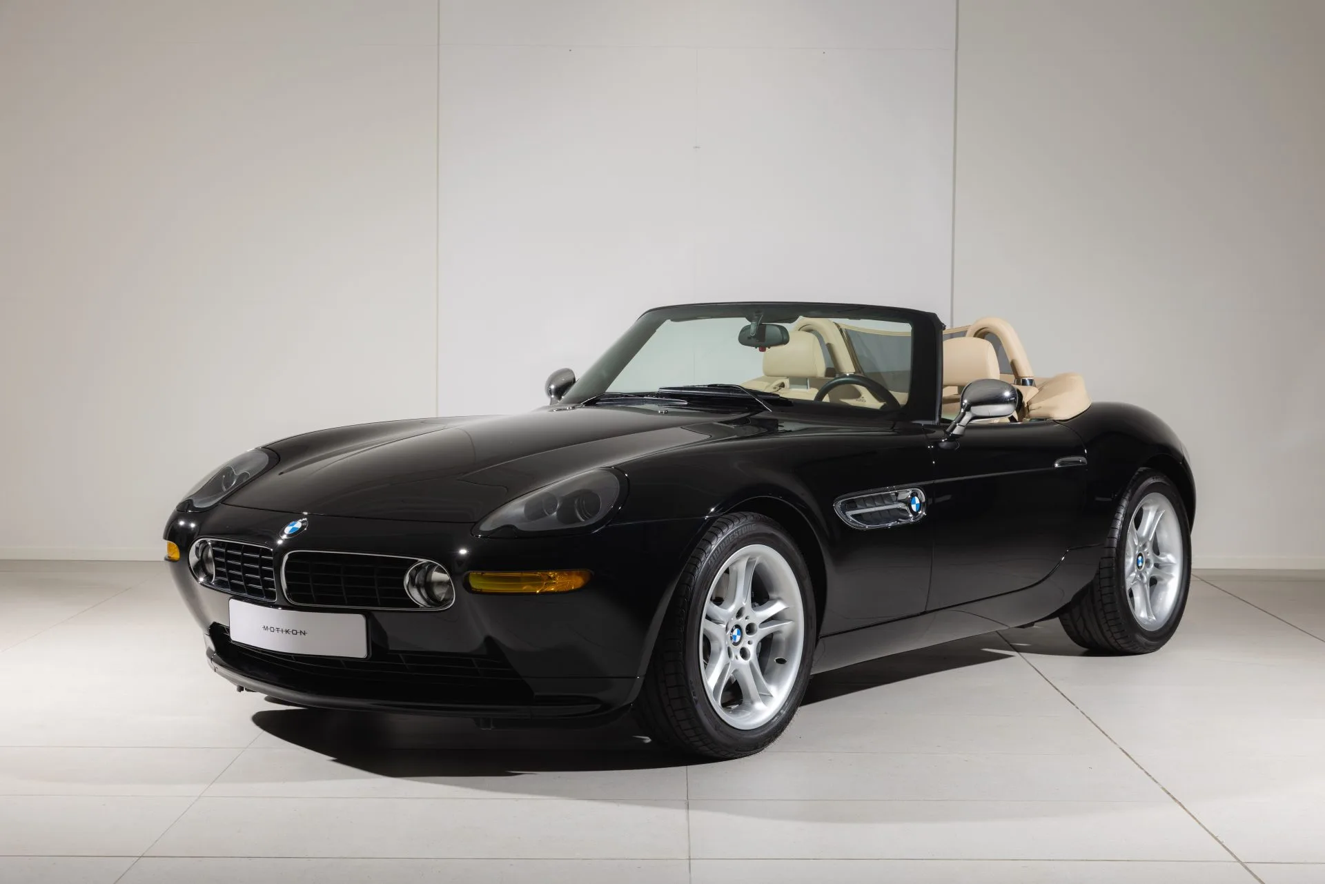 2002 BMW Z8 angeboten von einem Fachhändler in Uppsala, Schweden, Hauptfoto