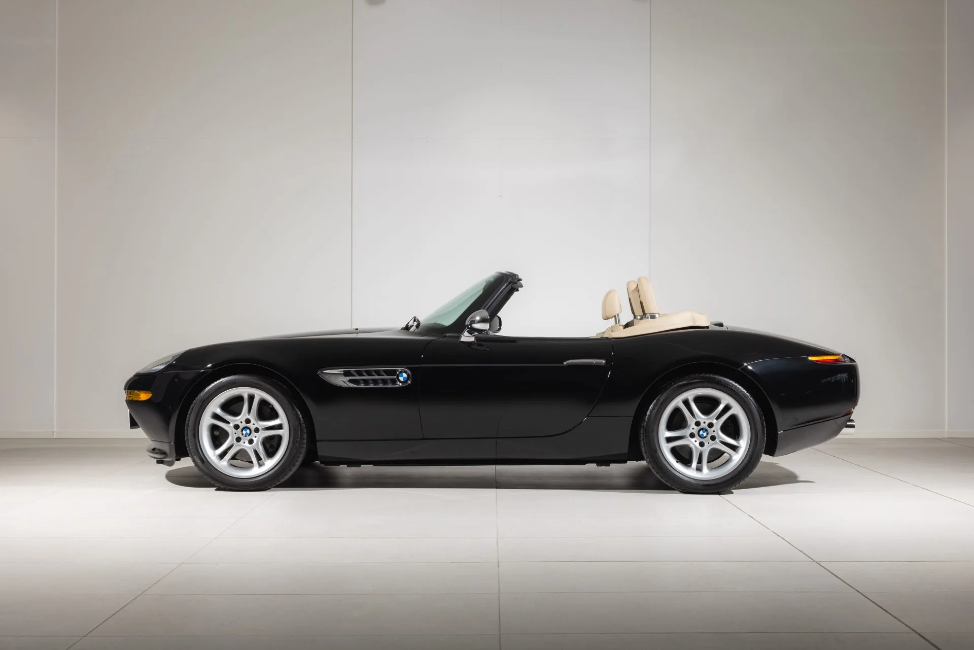 2002 BMW Z8, 2/27