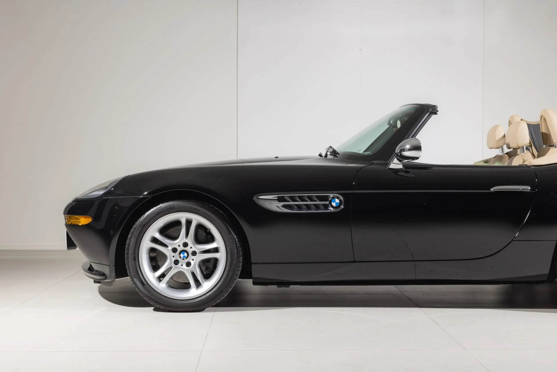 2002 BMW Z8, 3/27