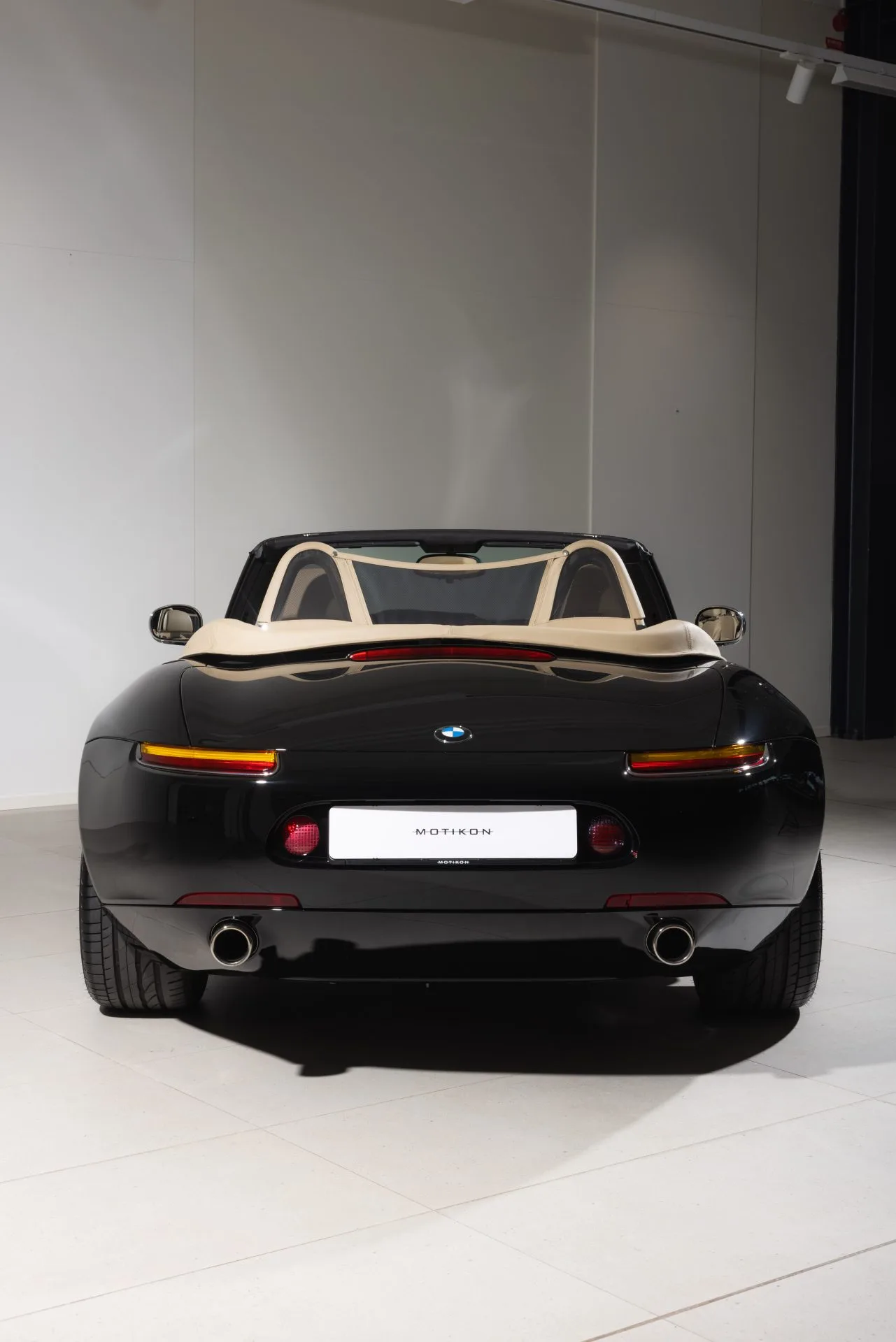 2002 BMW Z8, 6/27