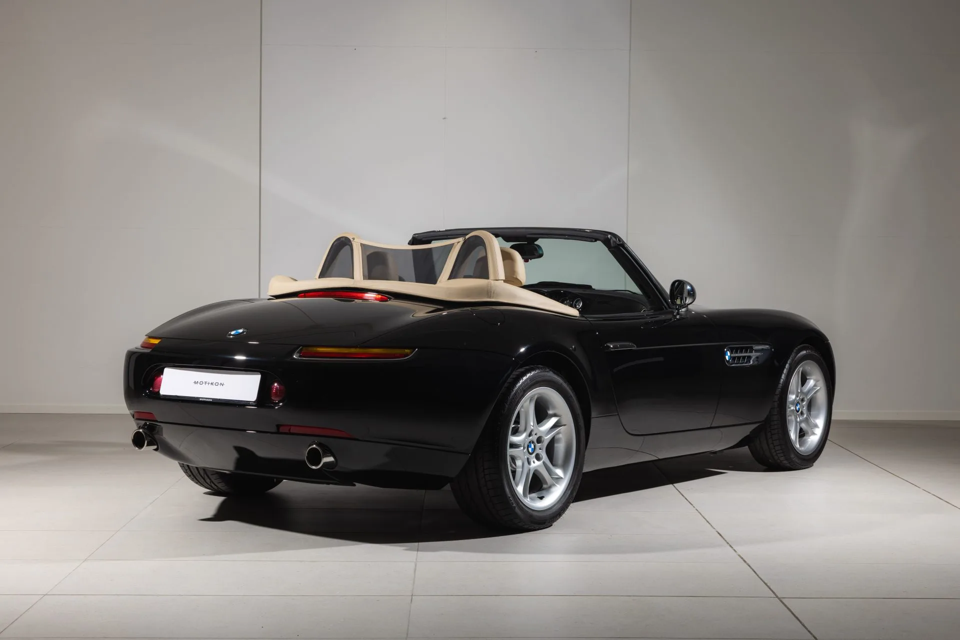 2002 BMW Z8, 9/27