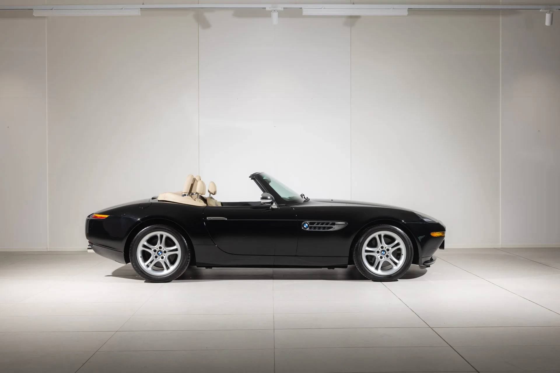 2002 BMW Z8, 10/27
