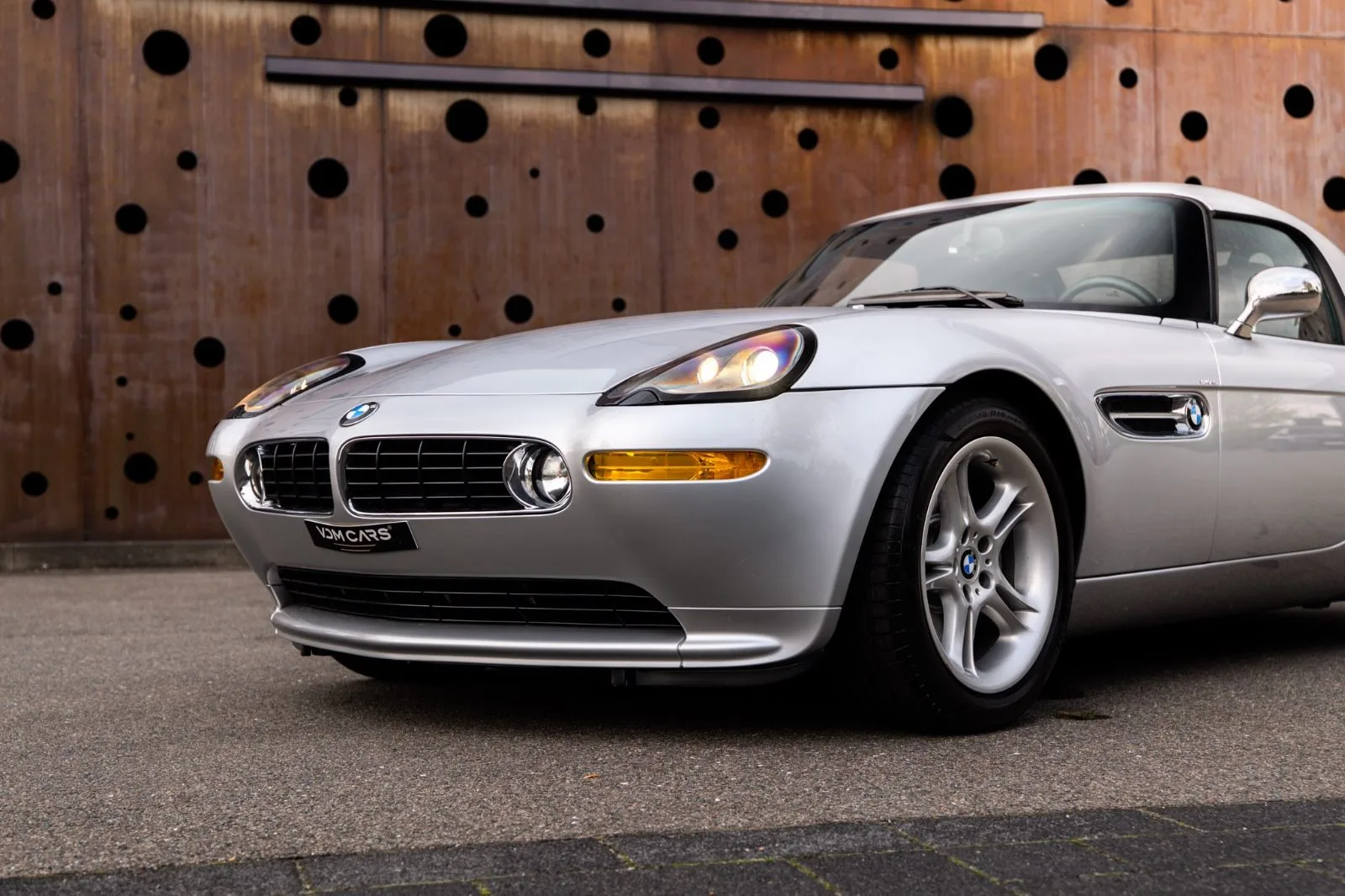 2002 BMW Z8 en un concesionario especializado de Gronau, Alemania, foto principal
