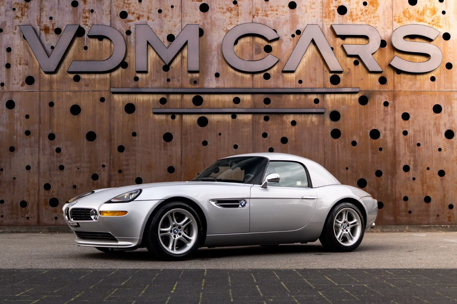 2002 BMW Z8, 2/30