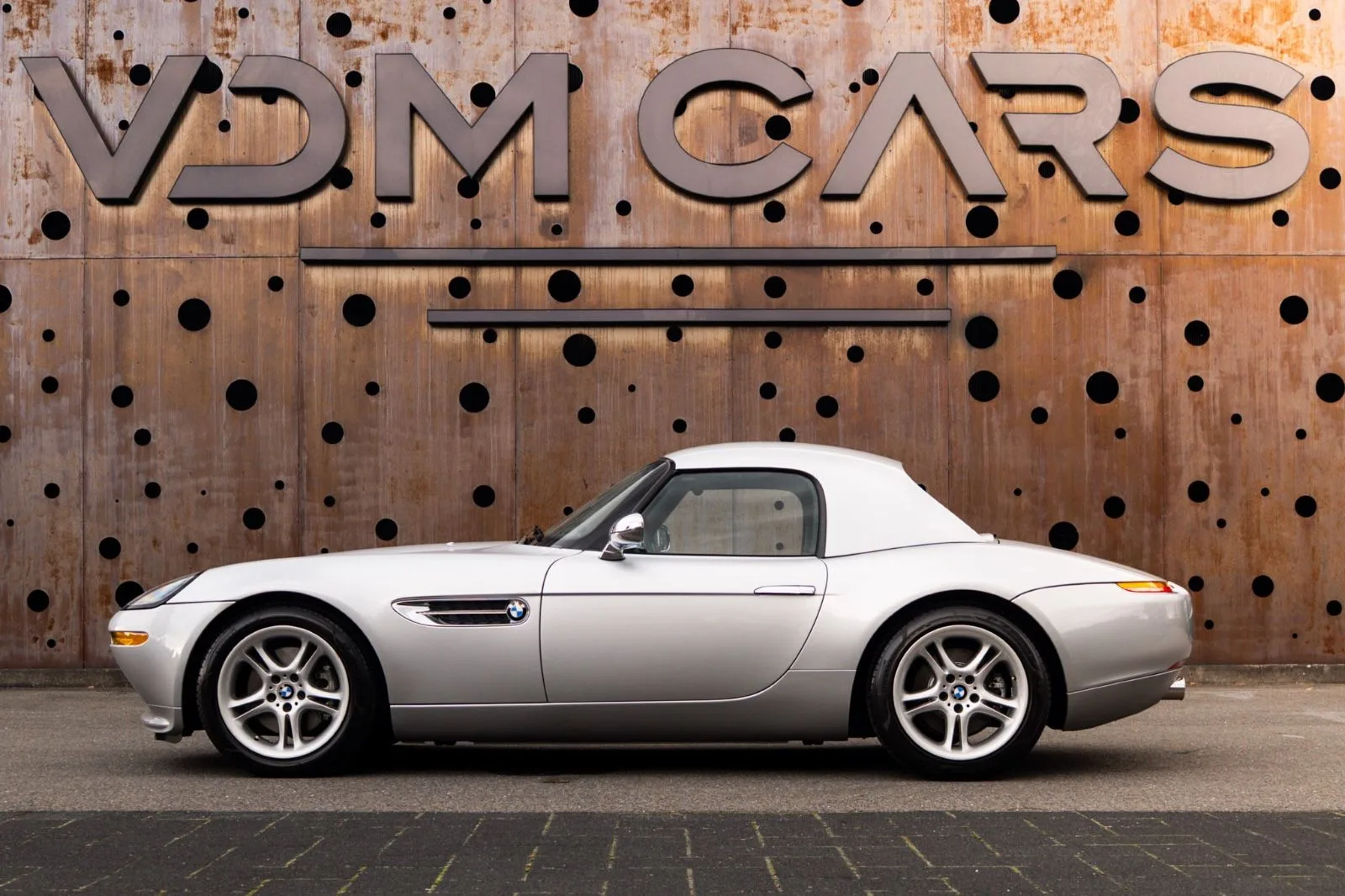 2002 BMW Z8, 3/30
