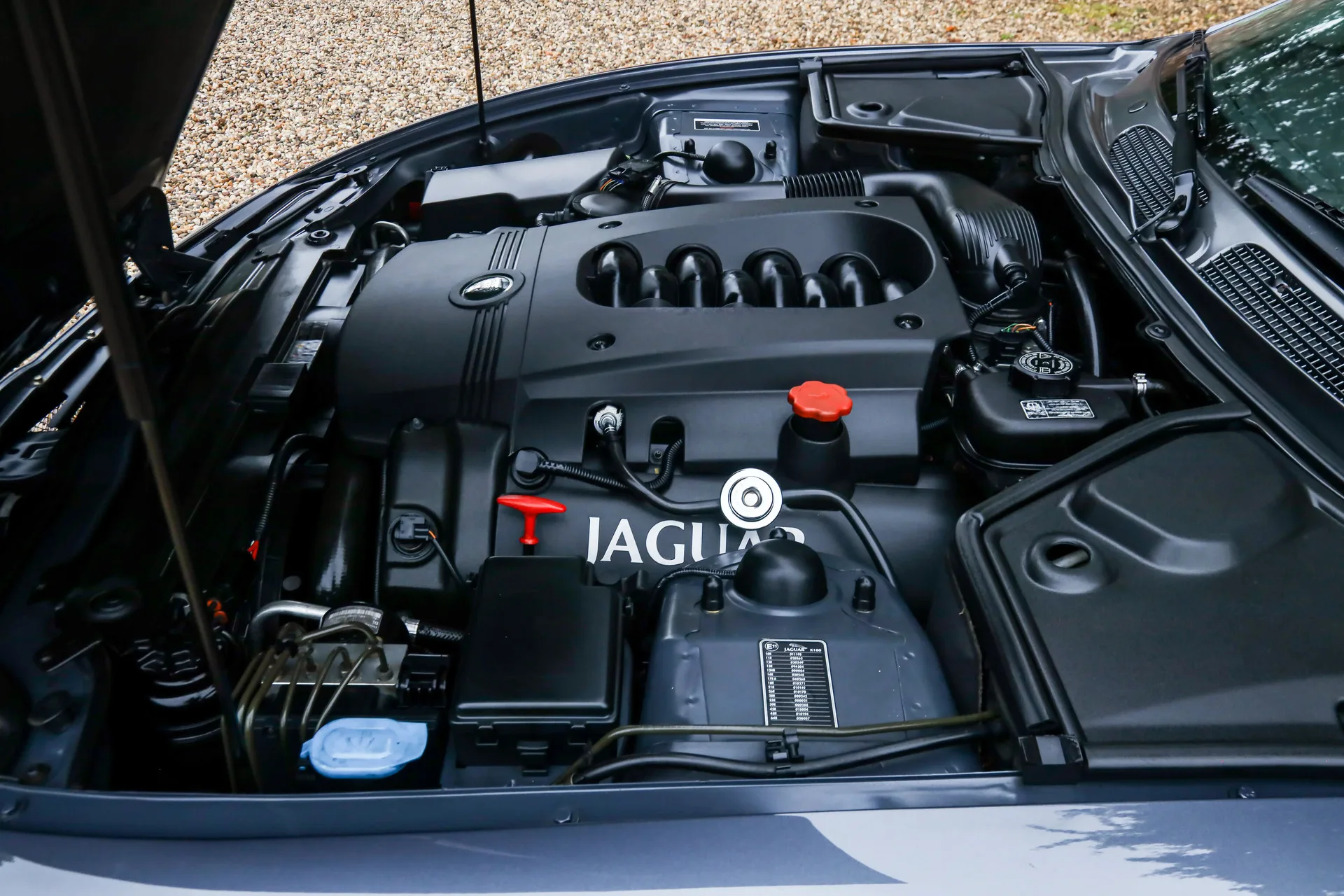2002 Jaguar XK8 Coupé 4.2, 4/30
