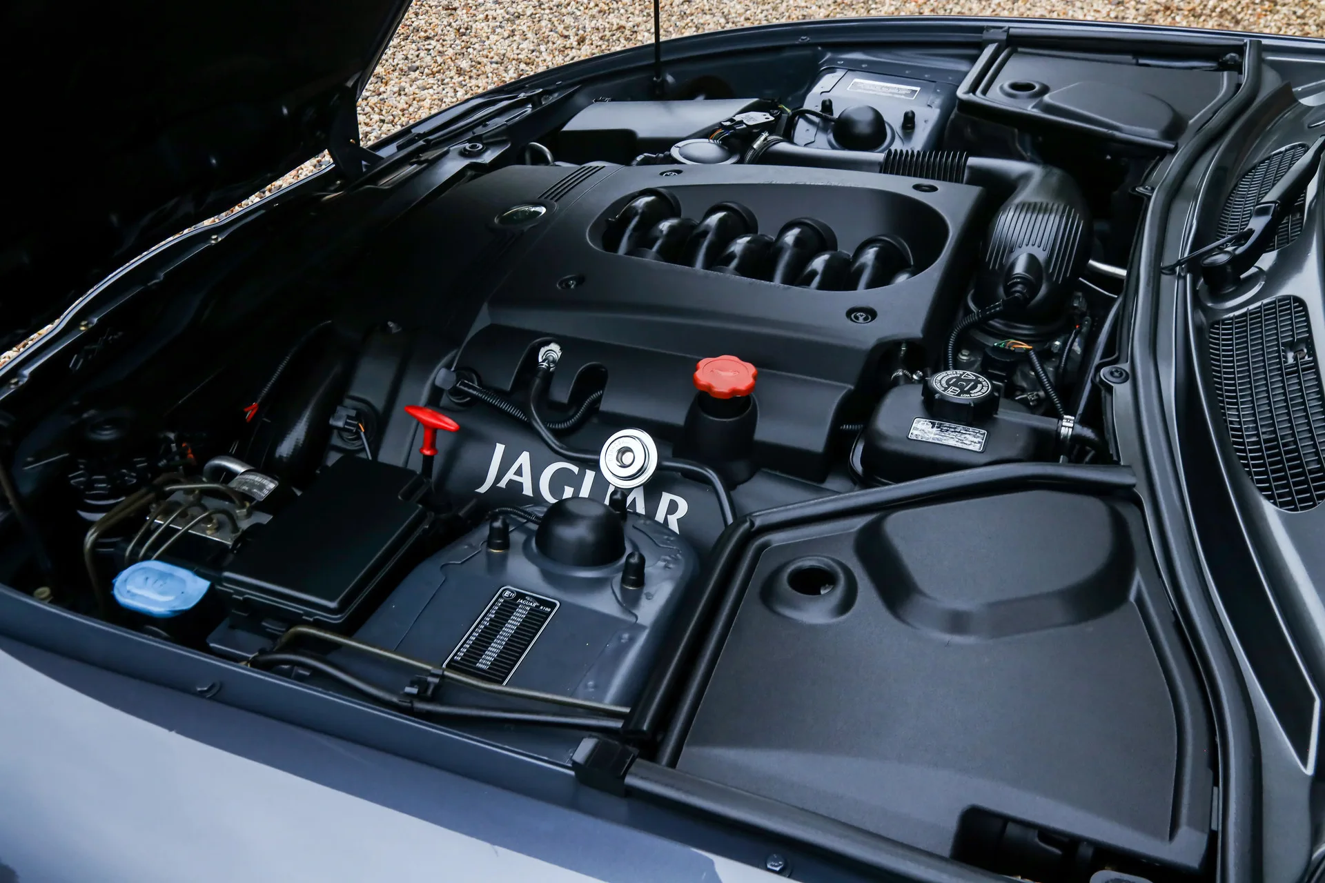 2002 Jaguar XK8 Coupé 4.2, 22/30