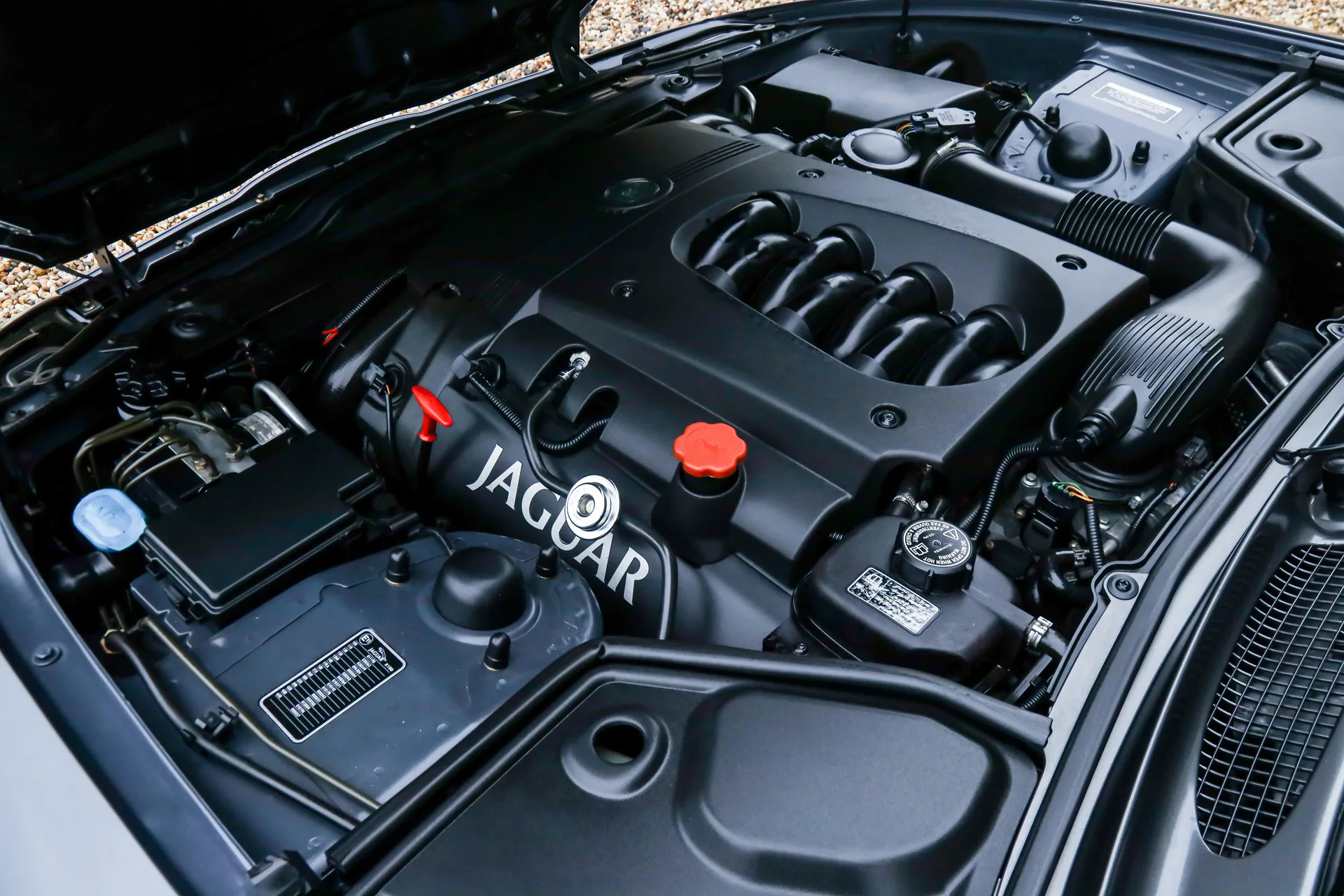 2002 Jaguar XK8 Coupé 4.2, 24/30