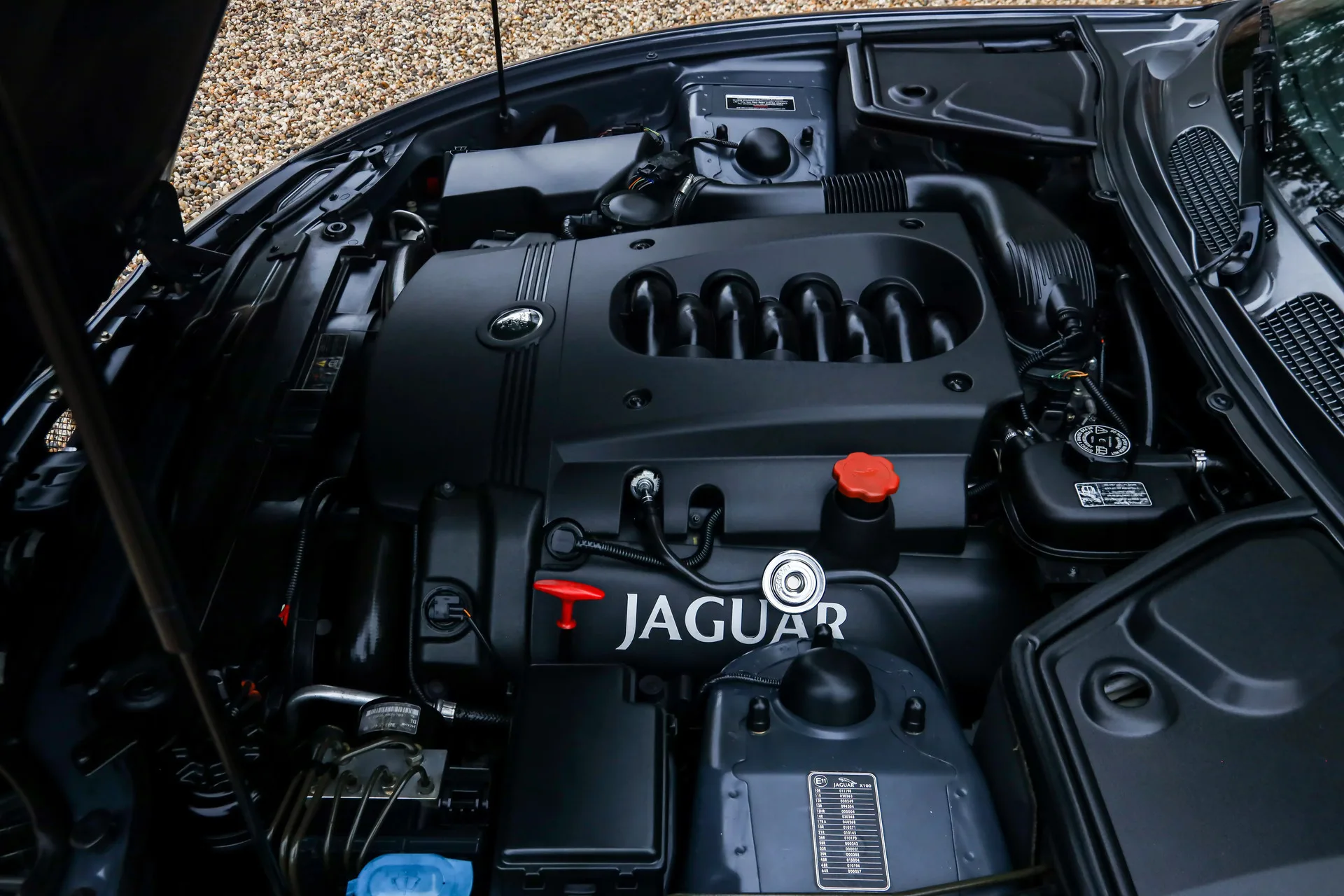 2002 Jaguar XK8 Coupé 4.2, 26/30