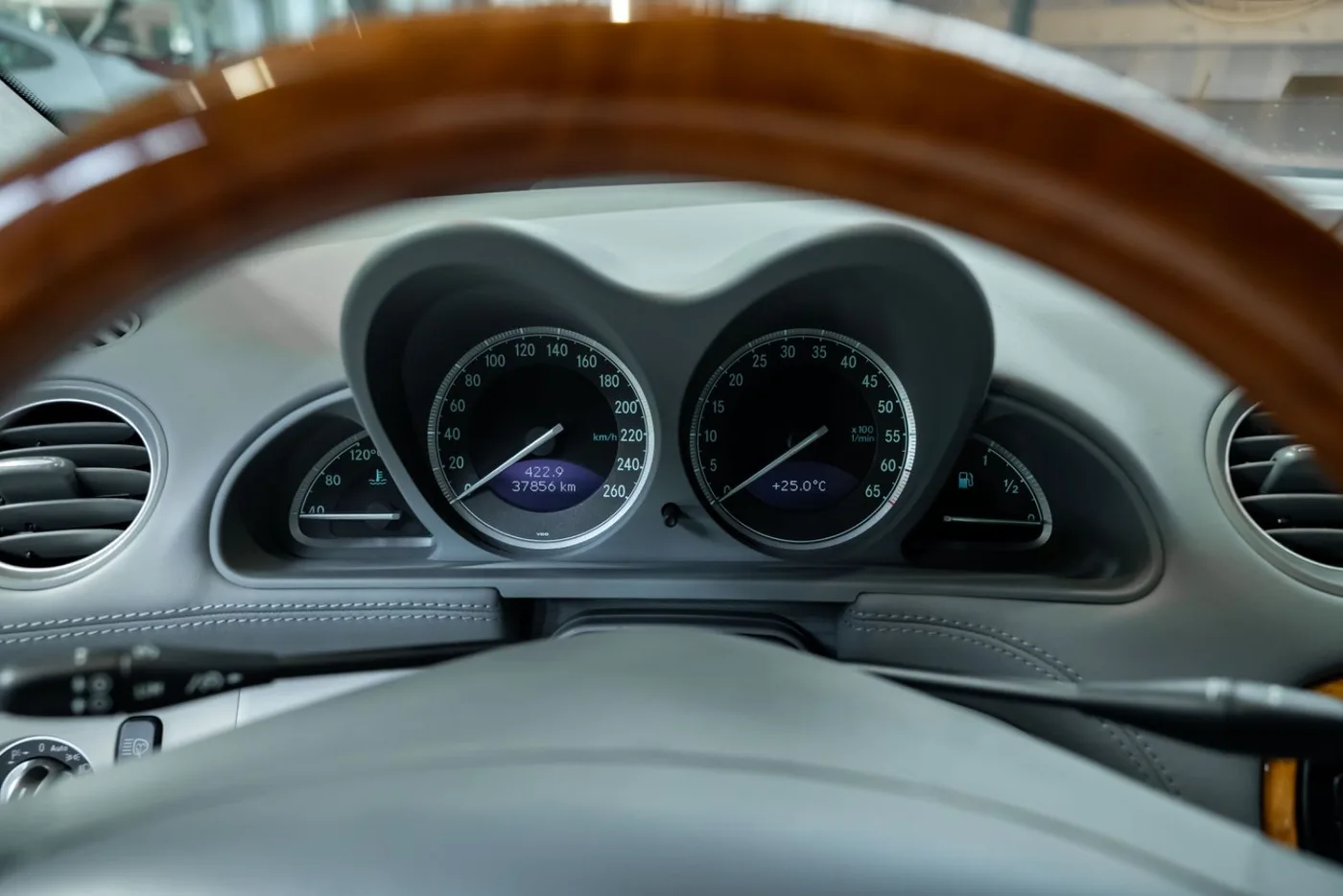 2002 Mercedes-Benz SL 500 angeboten von einem Fachhändler in Neuss, Deutschland, Foto 12 von 25