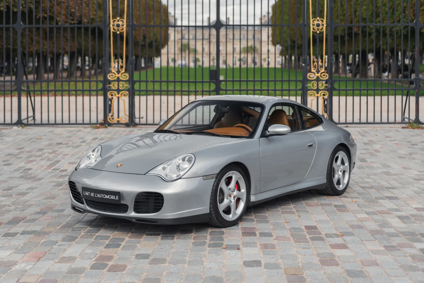 2002 Porsche 911 Carrera 4S 996 X51 proposée par un concessionnaire spécialisé à Paris, France, photo principale