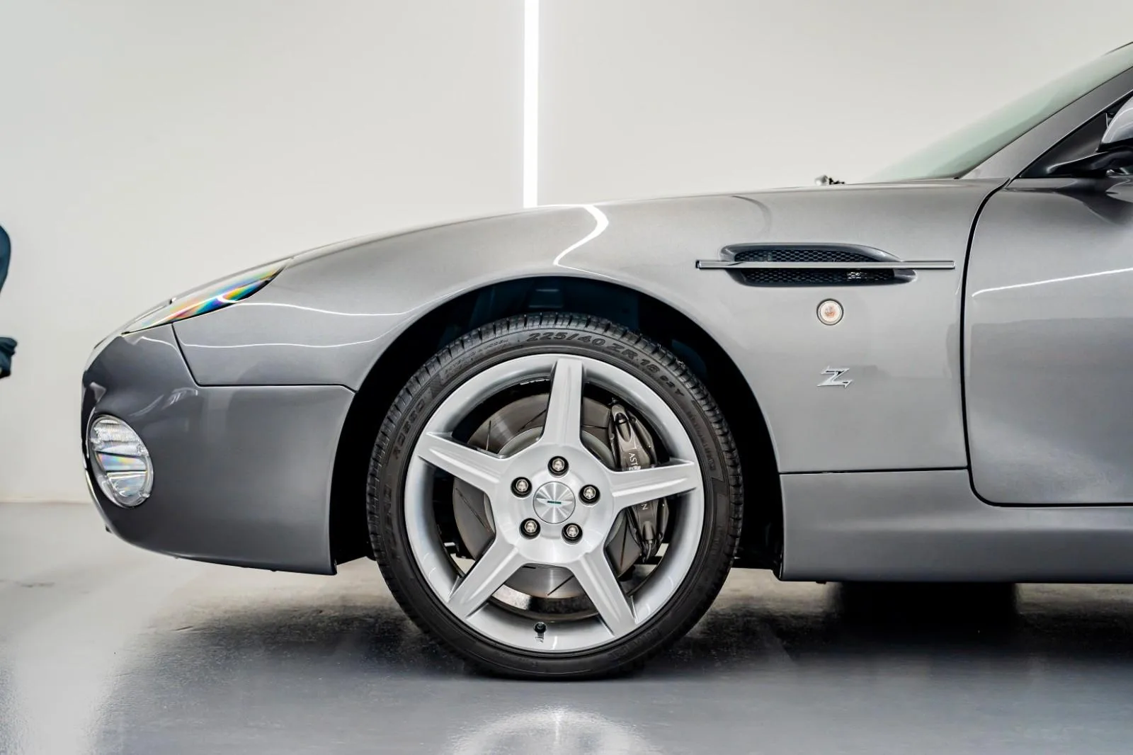 2003 Aston Martin DB AR1 Zagato, 4/27