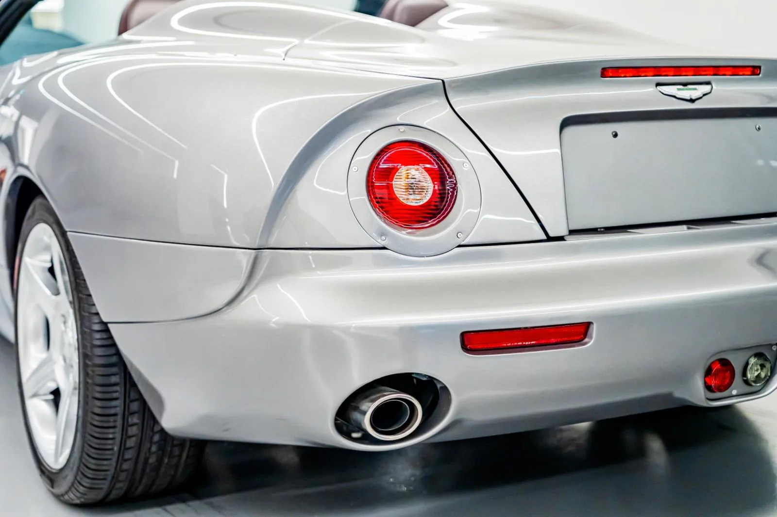 2003 Aston Martin DB AR1 Zagato, 25/27