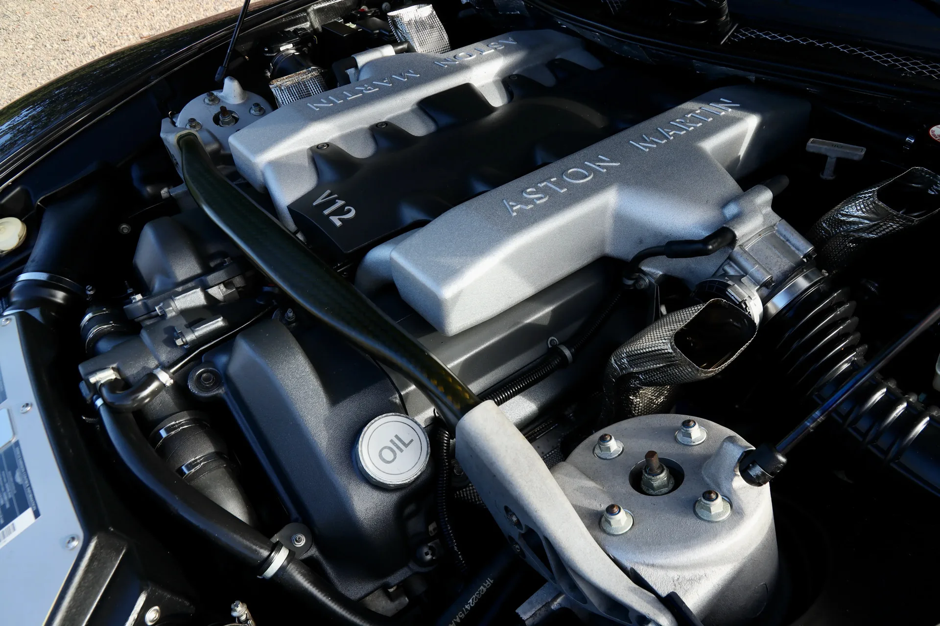 2003 Aston Martin V12 Vanquish, 4/30