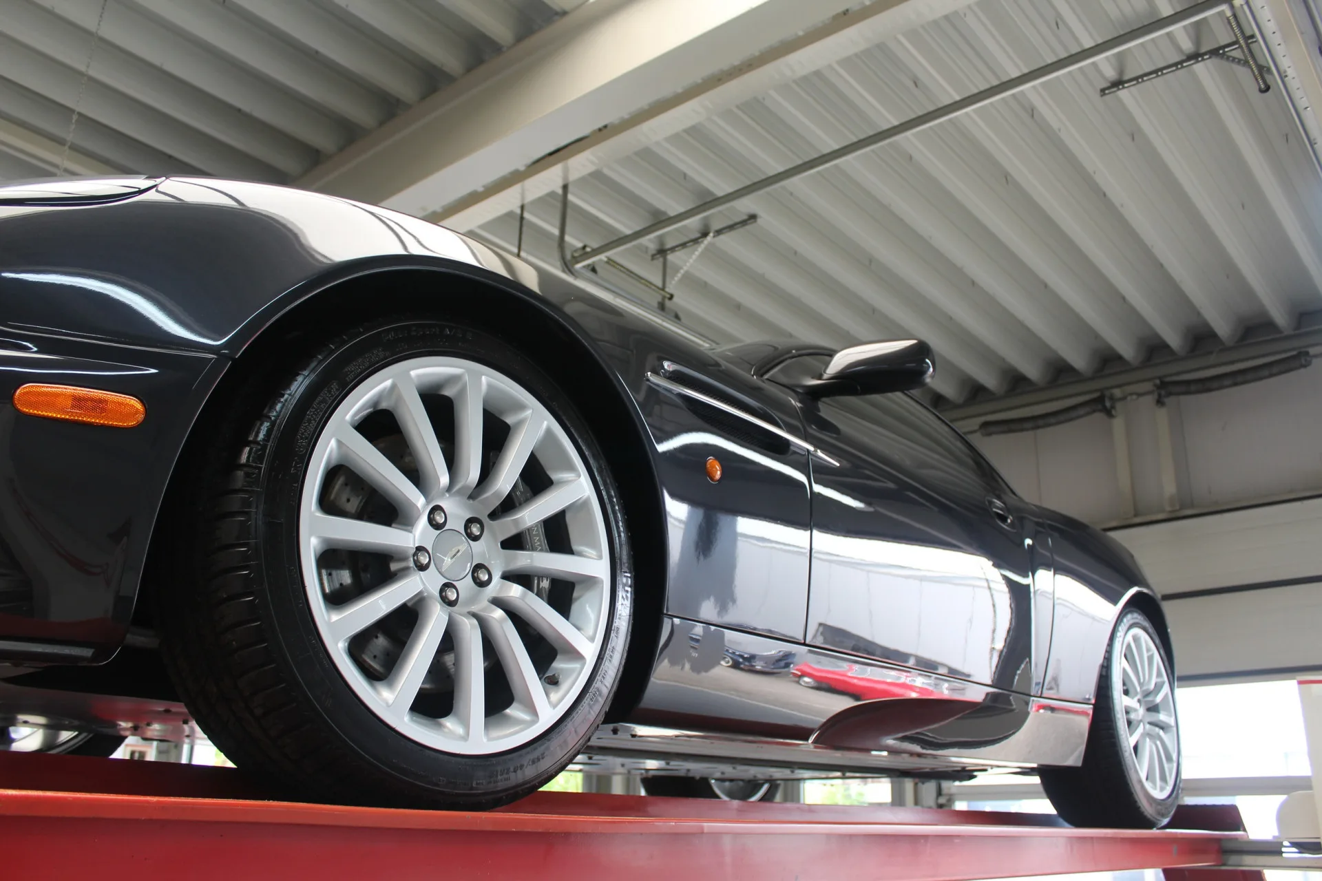 2003 Aston Martin V12 Vanquish, 9/30