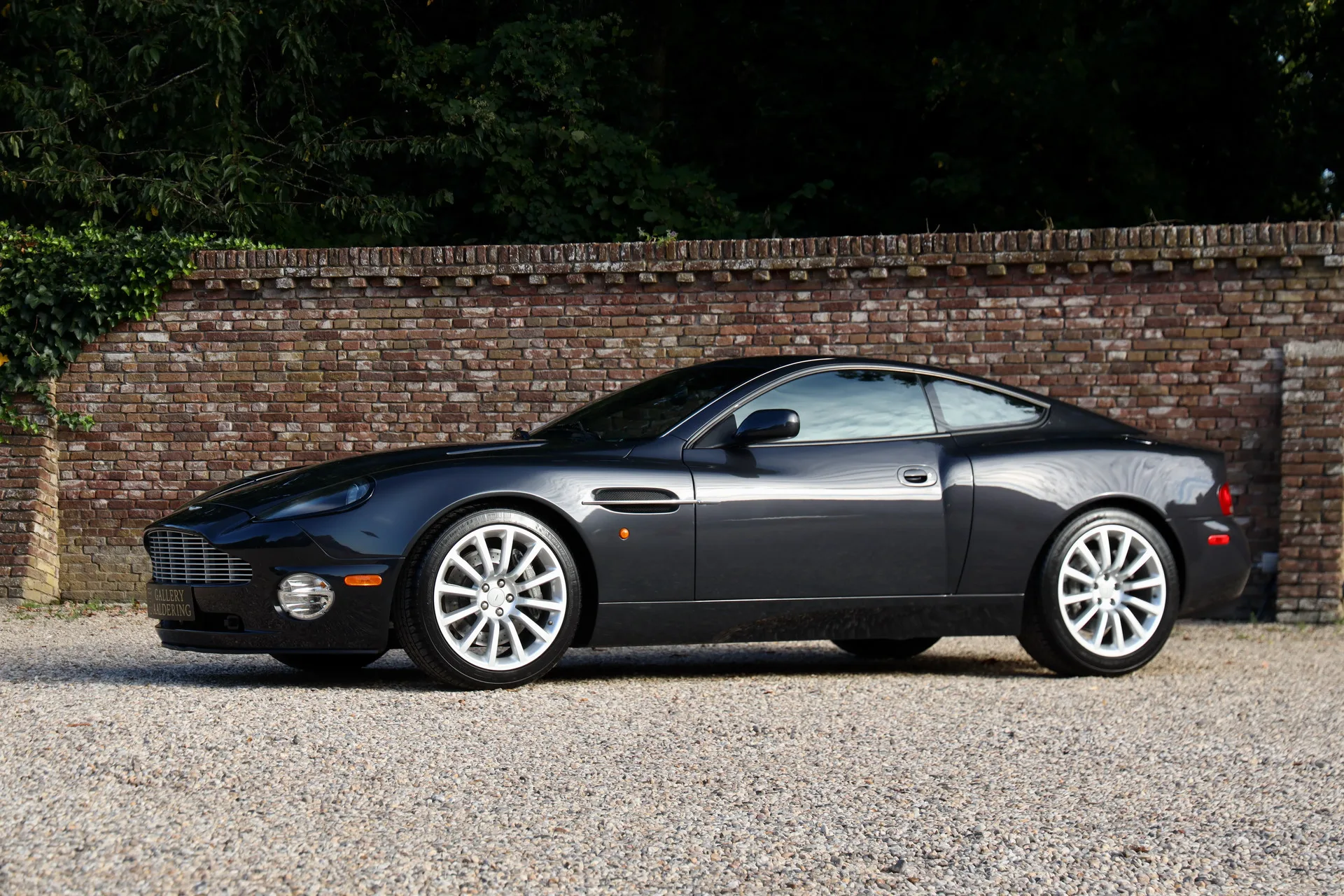2003 Aston Martin V12 Vanquish, 16/30
