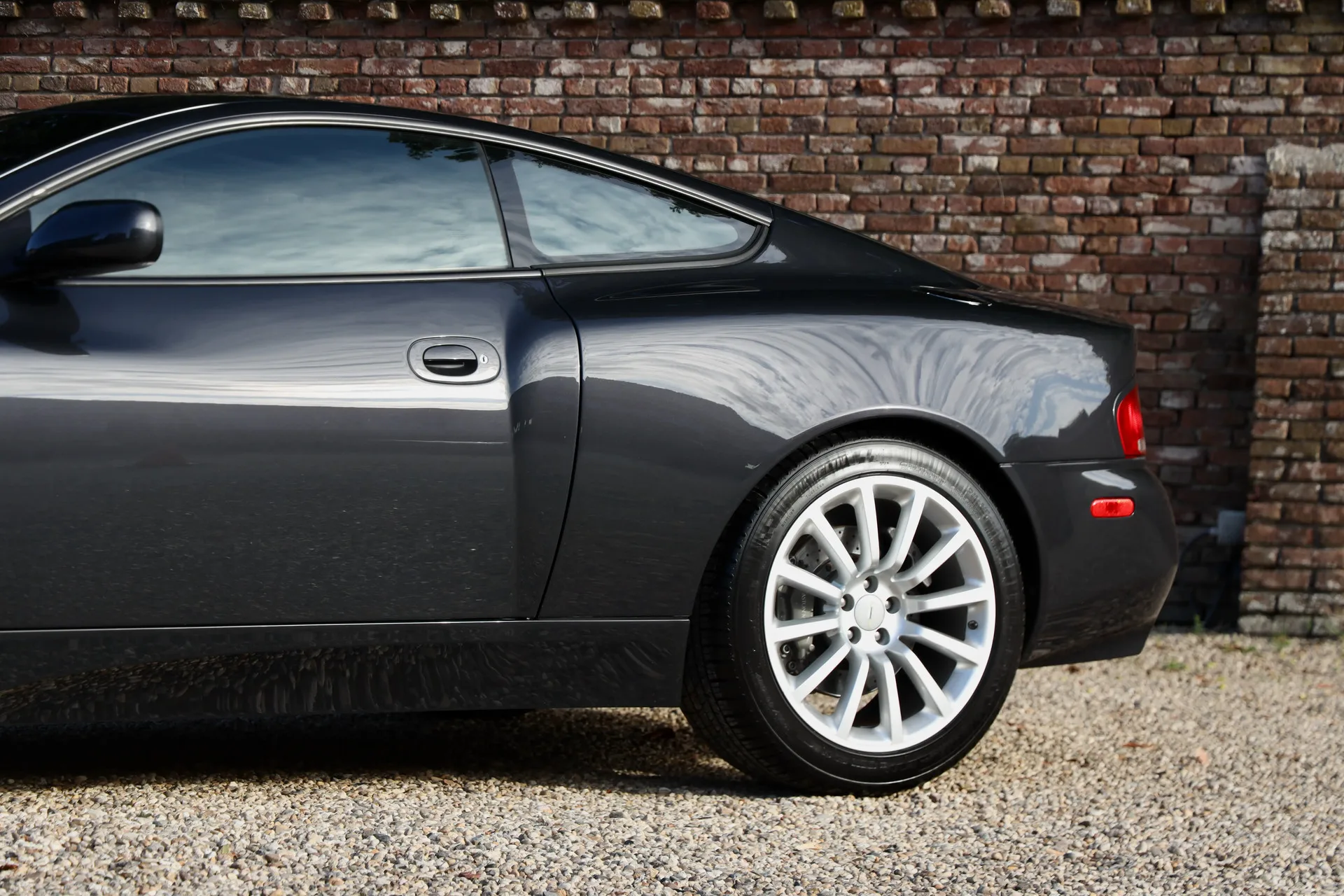 2003 Aston Martin V12 Vanquish, 25/30