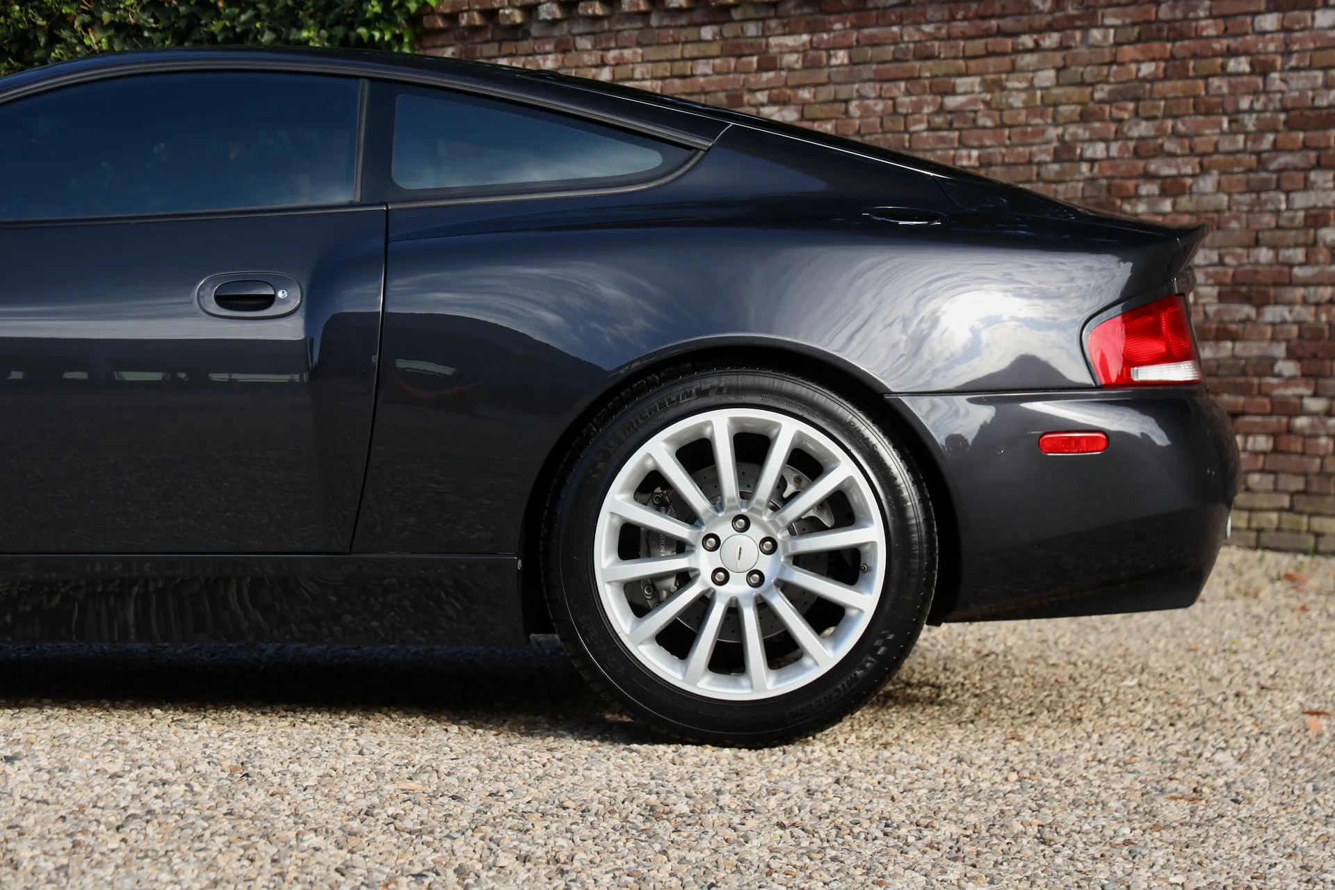 2003 Aston Martin V12 Vanquish, 27/30