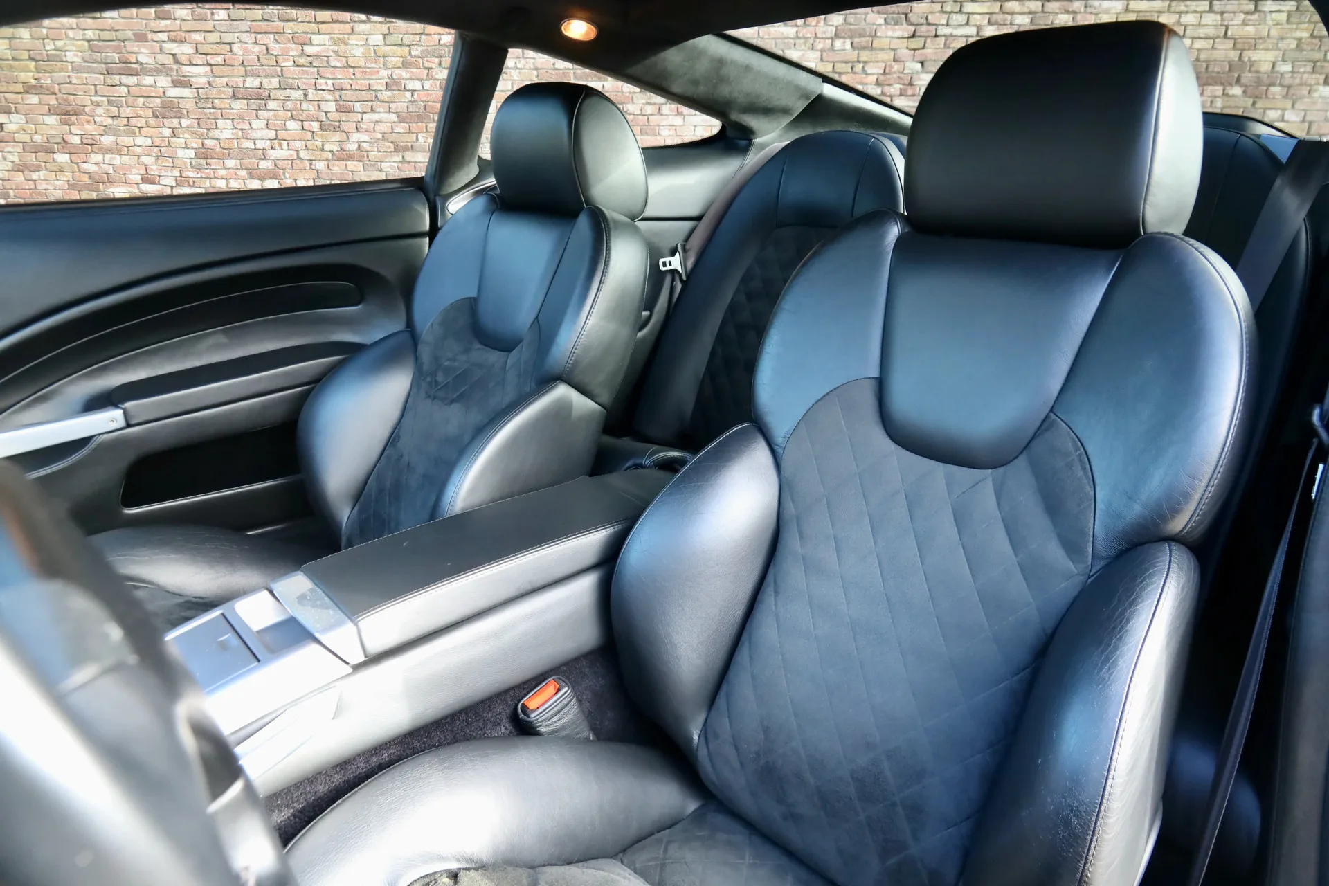 2003 Aston Martin V12 Vanquish, 28/30