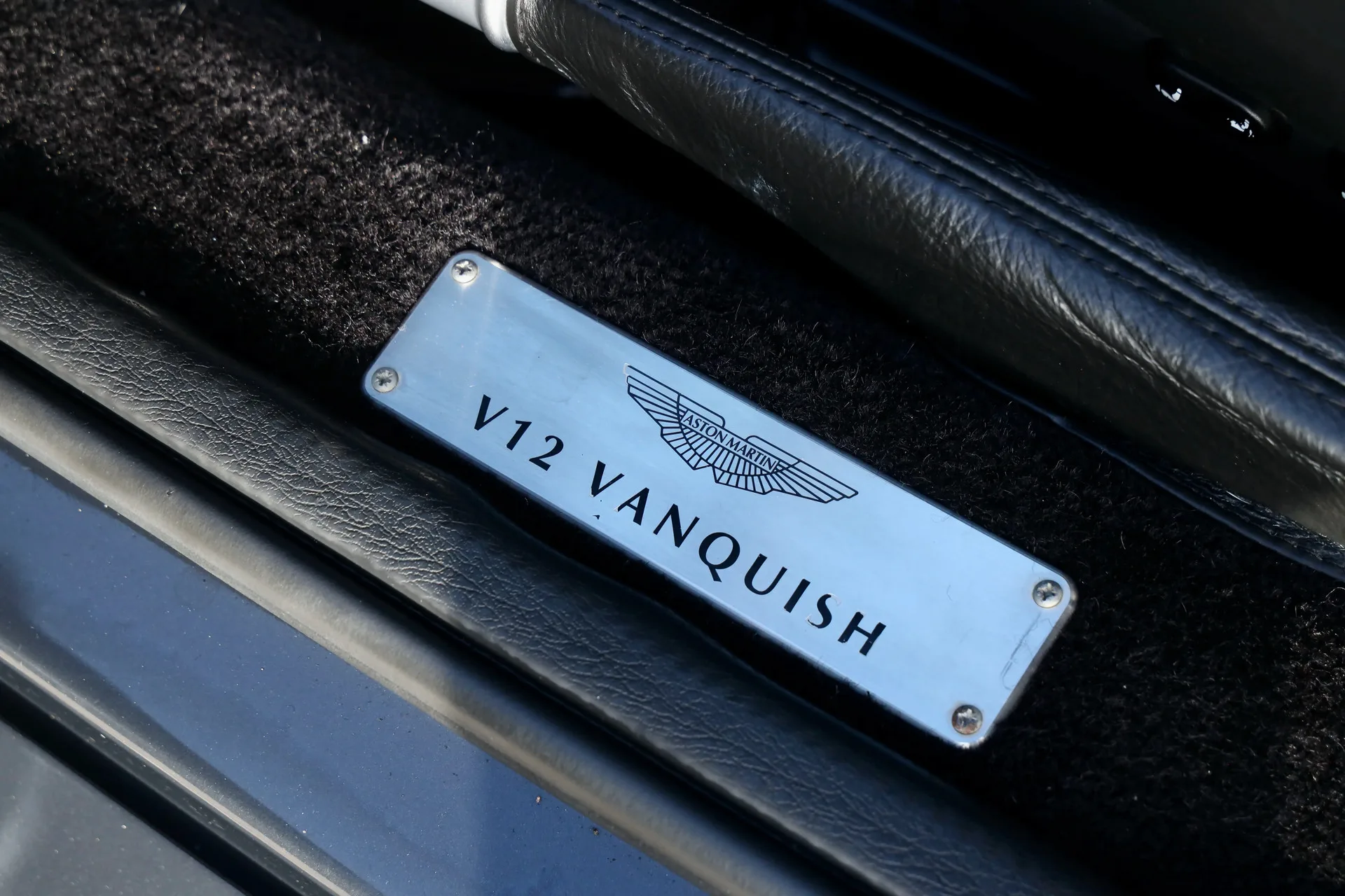 2003 Aston Martin V12 Vanquish, 29/30