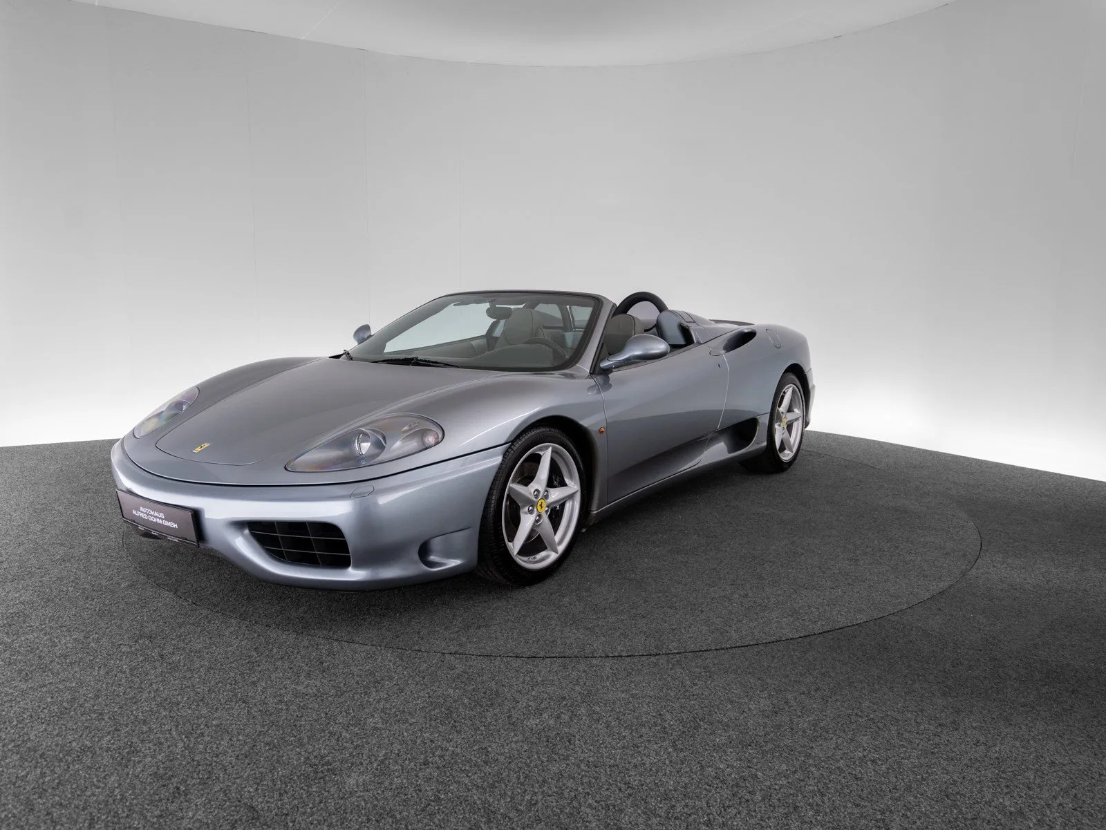 2003 Ferrari 360 Spider proposée par un concessionnaire spécialisé à Singen, Allemagne, photo principale