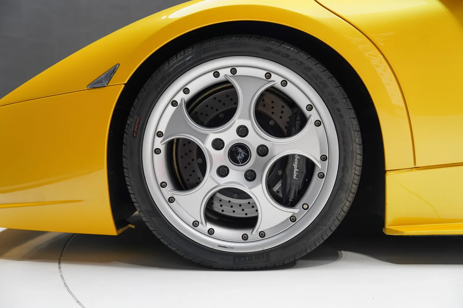 2003 Lamborghini Murciélago, 9/16