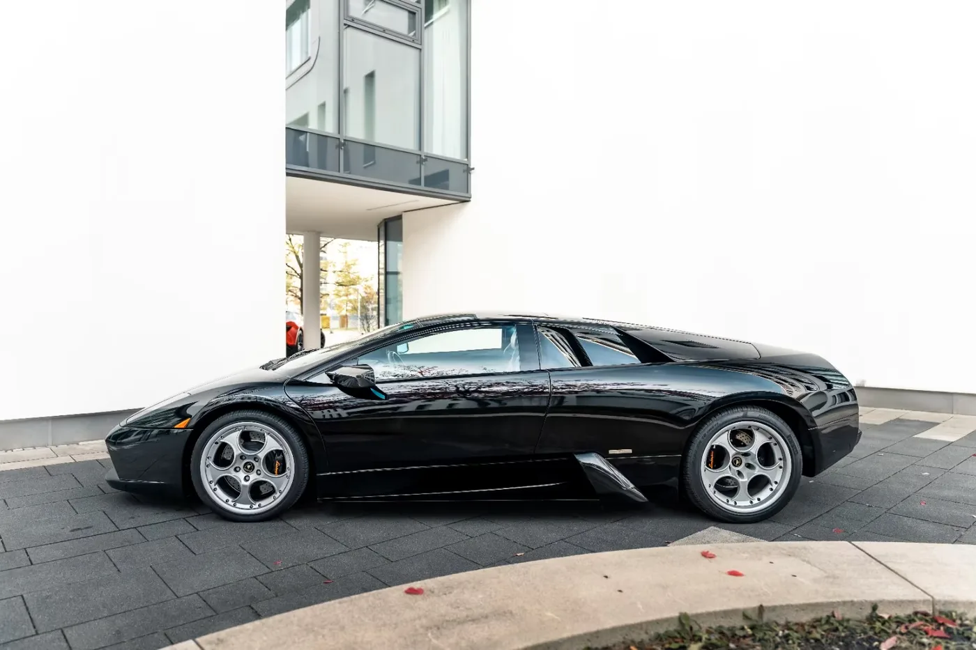 2003 Lamborghini Murciélago 6.2, 6-speed manual offered by a supercar dealer in Munich, Germany, photo 4 of 15