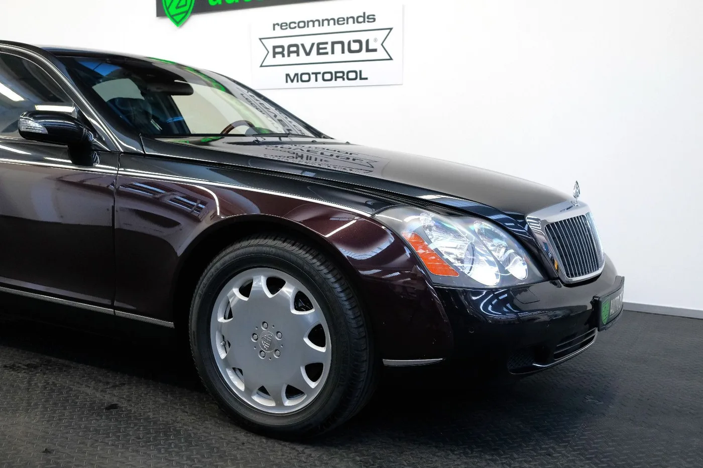 2003 Maybach 57 offered by a specialist dealer in Nuremberg, Germany, photo 3 of 15