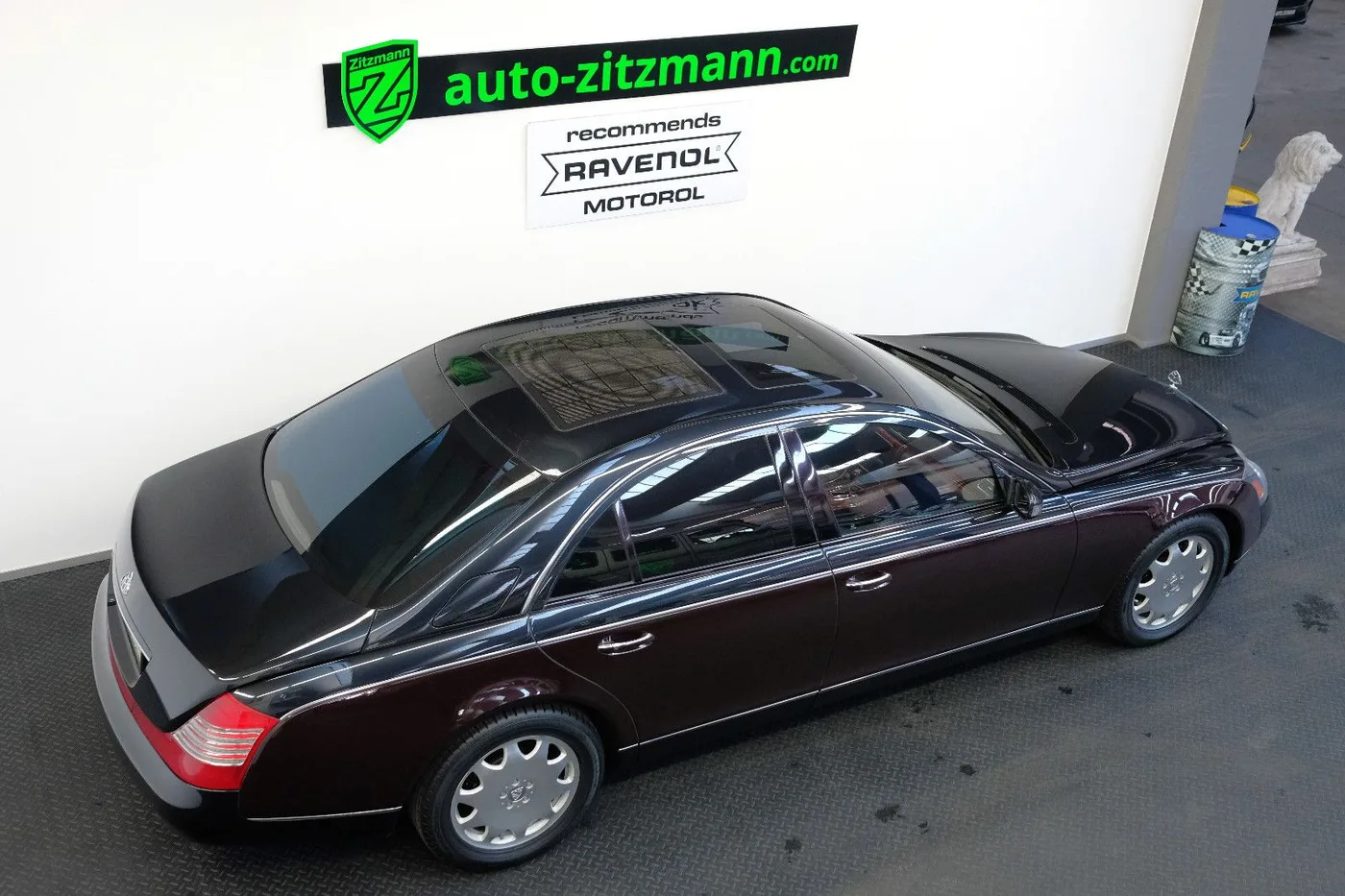 2003 Maybach 57 offered by a specialist dealer in Nuremberg, Germany, photo 4 of 15
