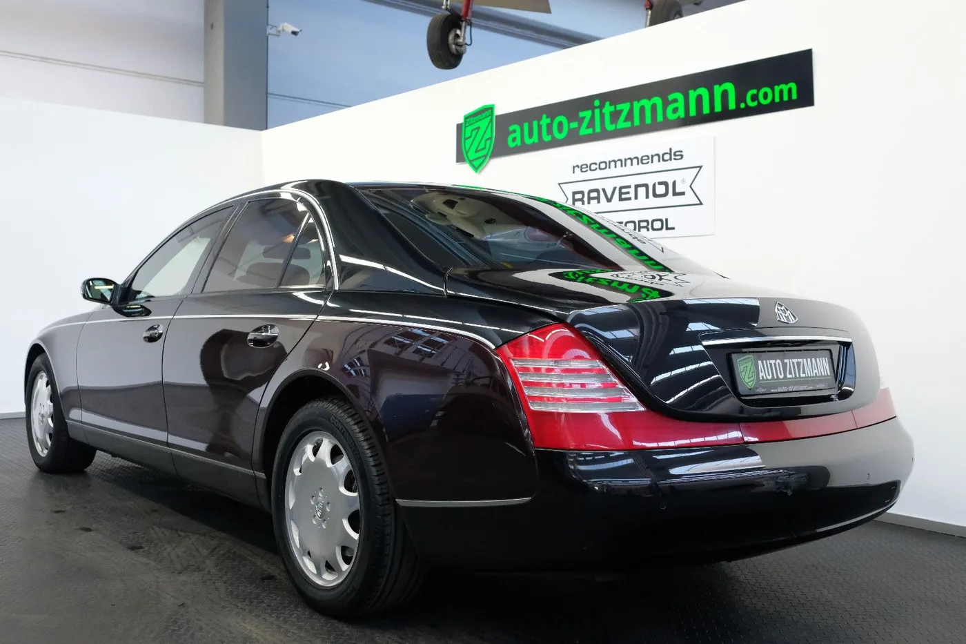 2003 Maybach 57 offered by a specialist dealer in Nuremberg, Germany, photo 5 of 15