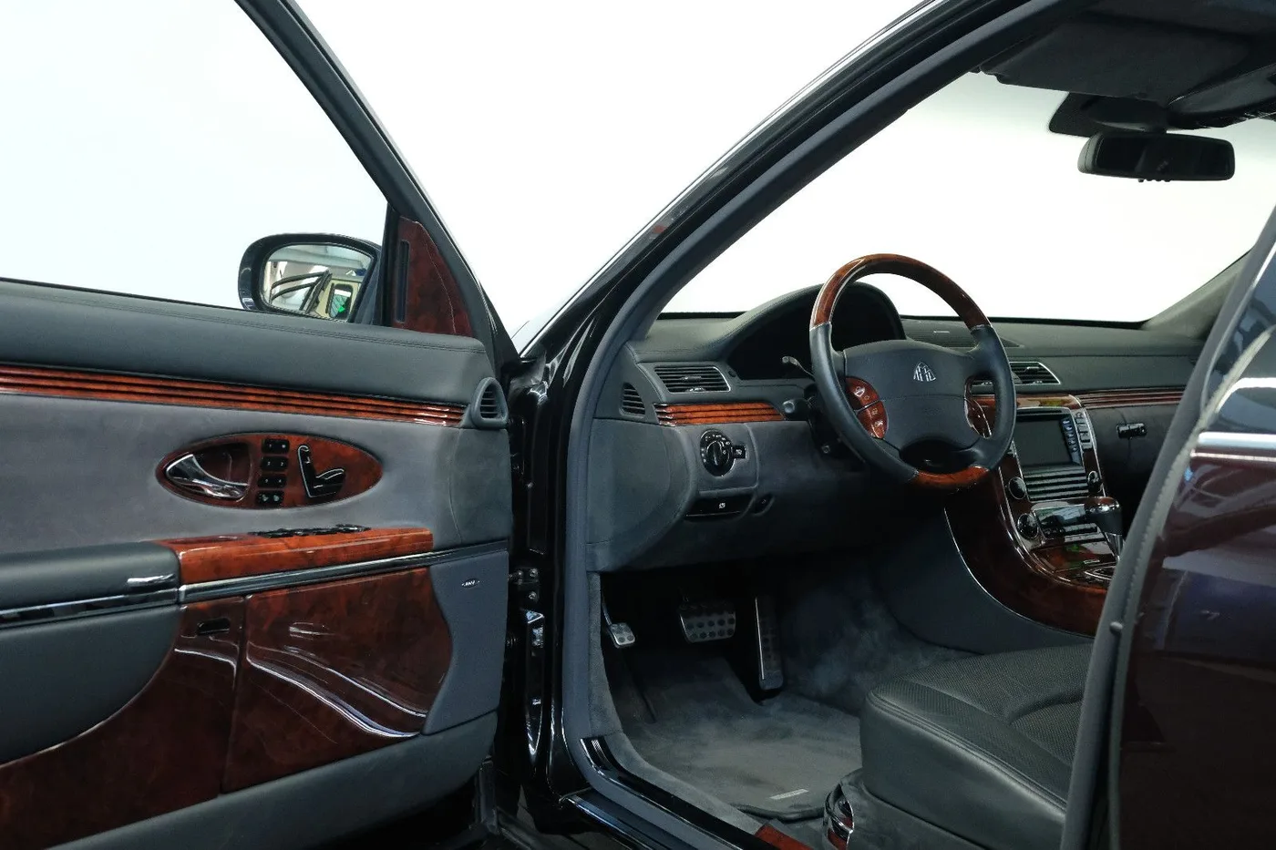 2003 Maybach 57 offered by a specialist dealer in Nuremberg, Germany, photo 9 of 15
