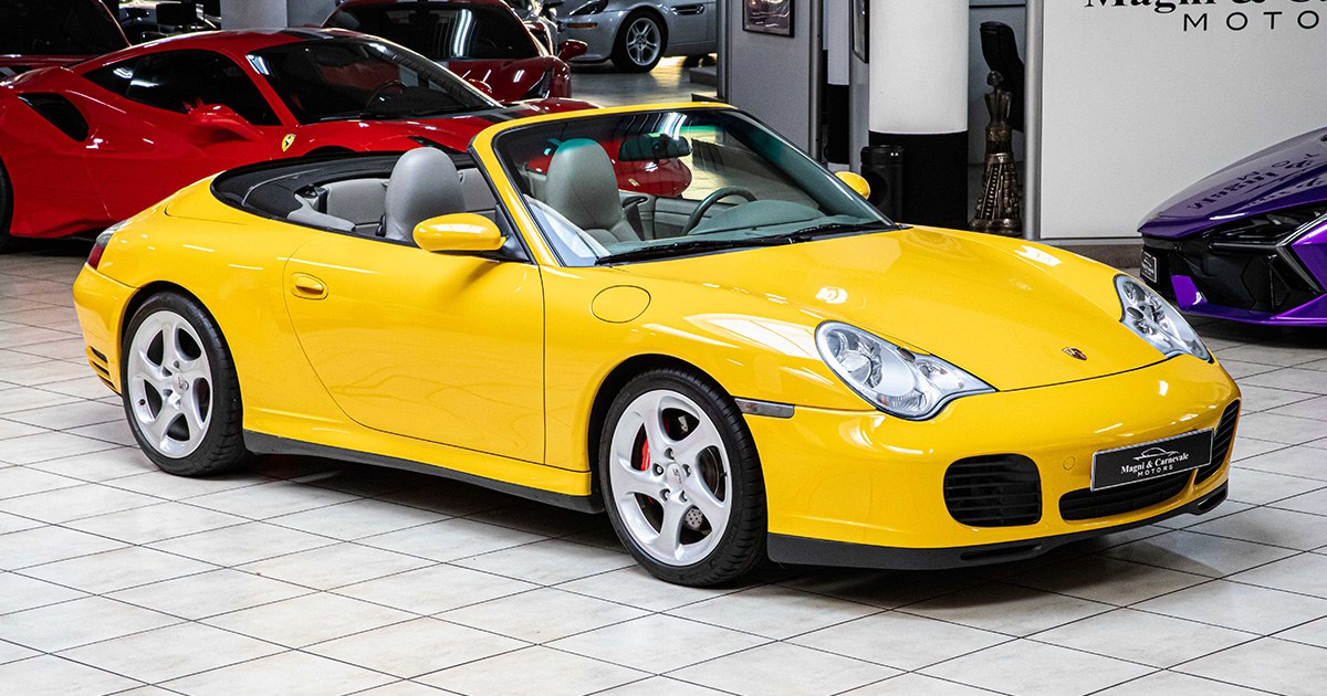 2003 Porsche 911 Carrera 4S Cabriolet proposée par un concessionnaire spécialisé à Milan, Italie, photo principale