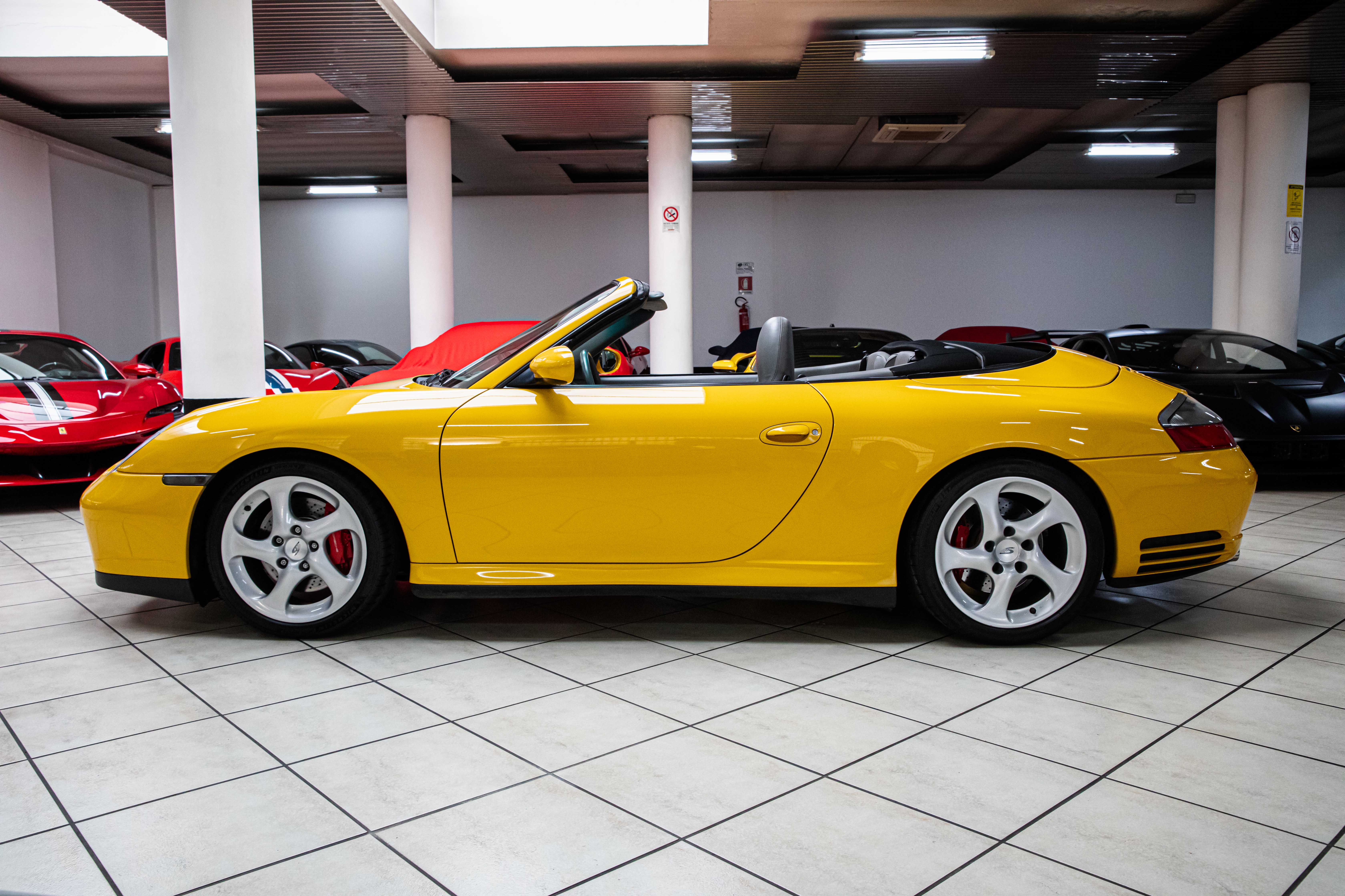 2003 Porsche 911 Carrera 4S Cabriolet offered by a specialist dealer in Milan, Italy, photo 11 of 20