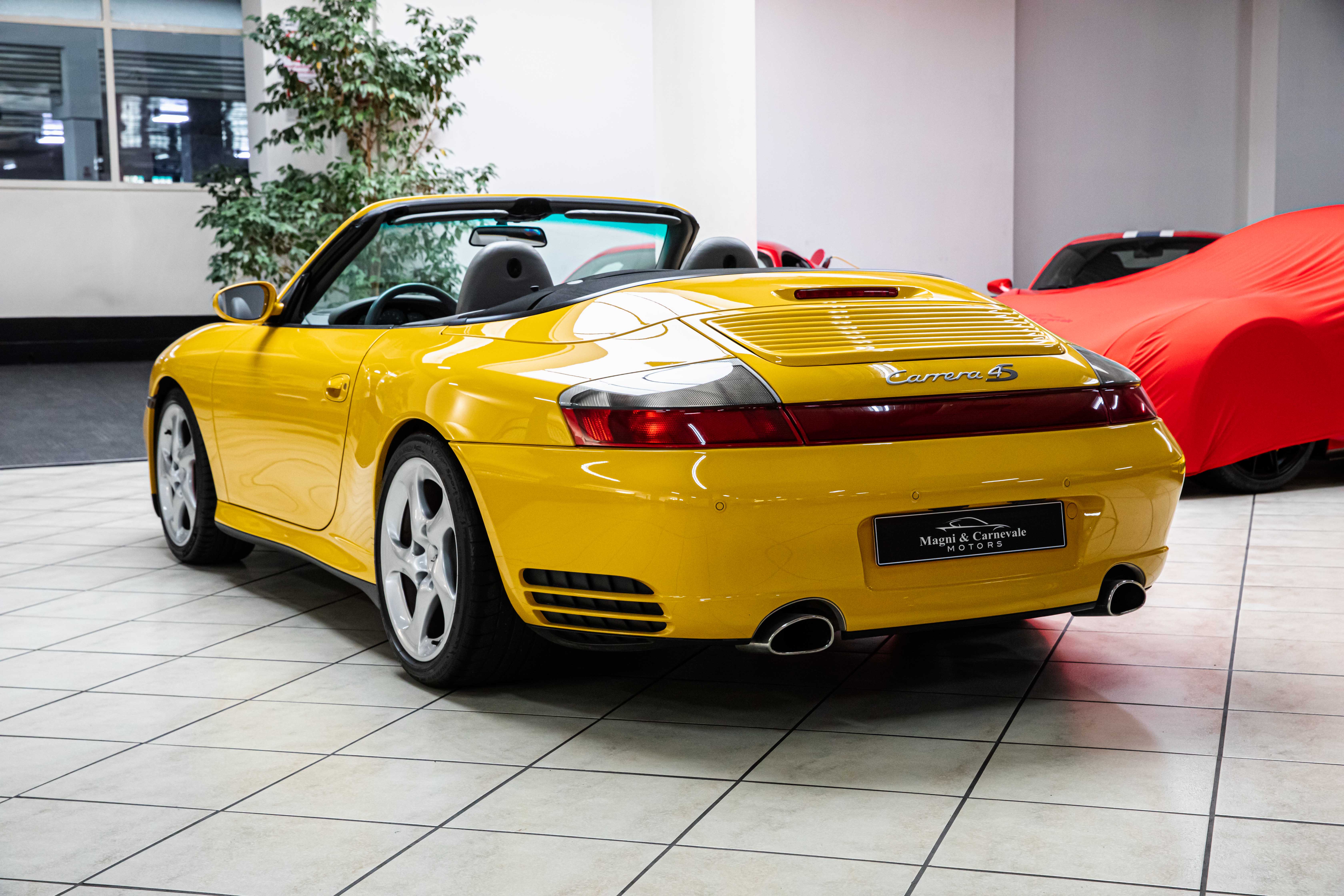 2003 Porsche 911 Carrera 4S Cabriolet offered by a specialist dealer in Milan, Italy, photo 12 of 20