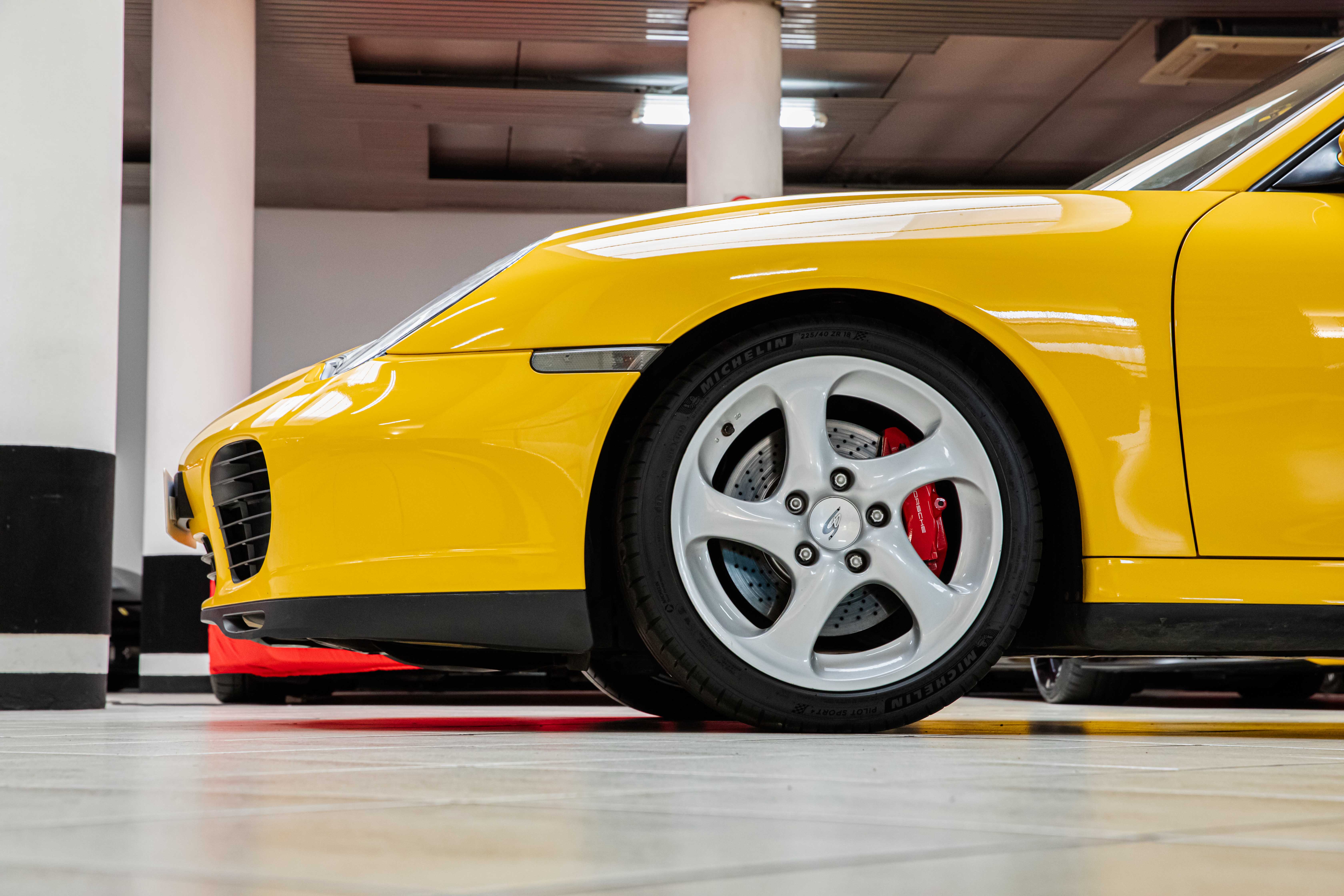 2003 Porsche 911 Carrera 4S Cabriolet offered by a specialist dealer in Milan, Italy, photo 16 of 20