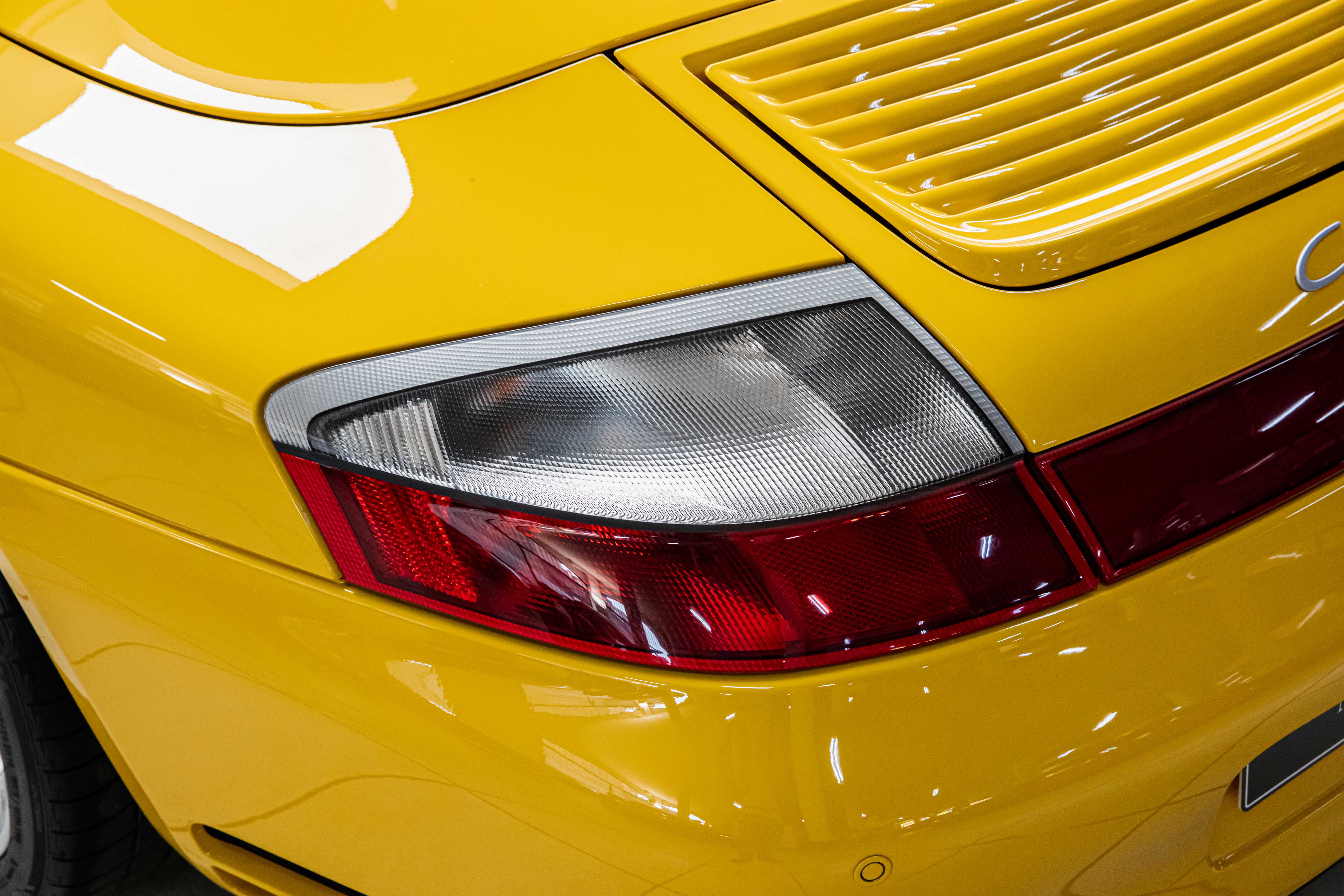 2003 Porsche 911 Carrera 4S Cabriolet offered by a specialist dealer in Milan, Italy, photo 17 of 20