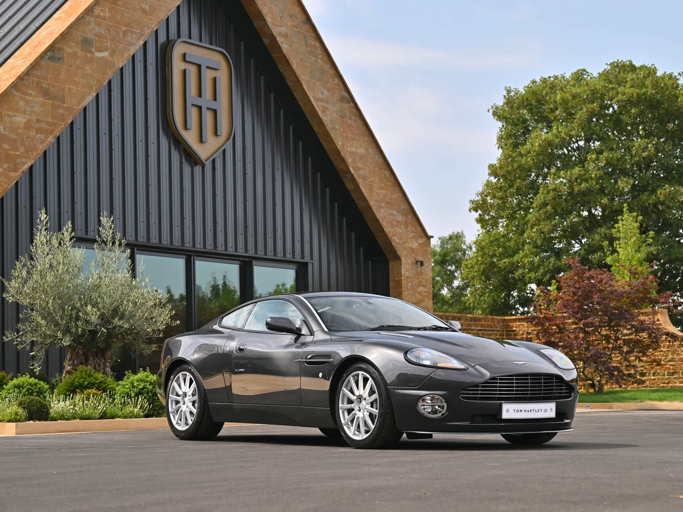 2004 Aston Martin Vanquish S offered by a specialist dealer in Hook Norton, United Kingdom, photo 2 of 15