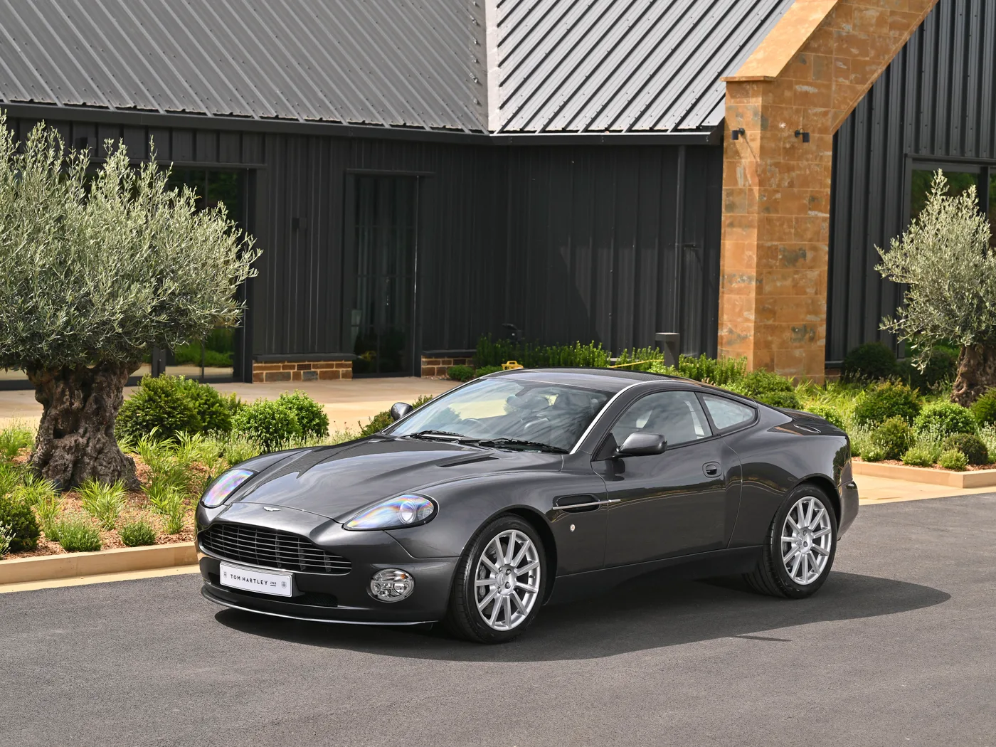 2004 Aston Martin Vanquish S offered by a specialist dealer in Hook Norton, United Kingdom, photo 4 of 15