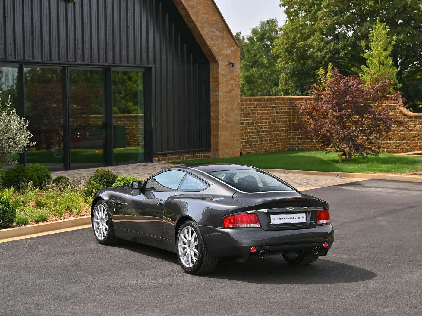 2004 Aston Martin Vanquish S offered by a specialist dealer in Hook Norton, United Kingdom, photo 5 of 15